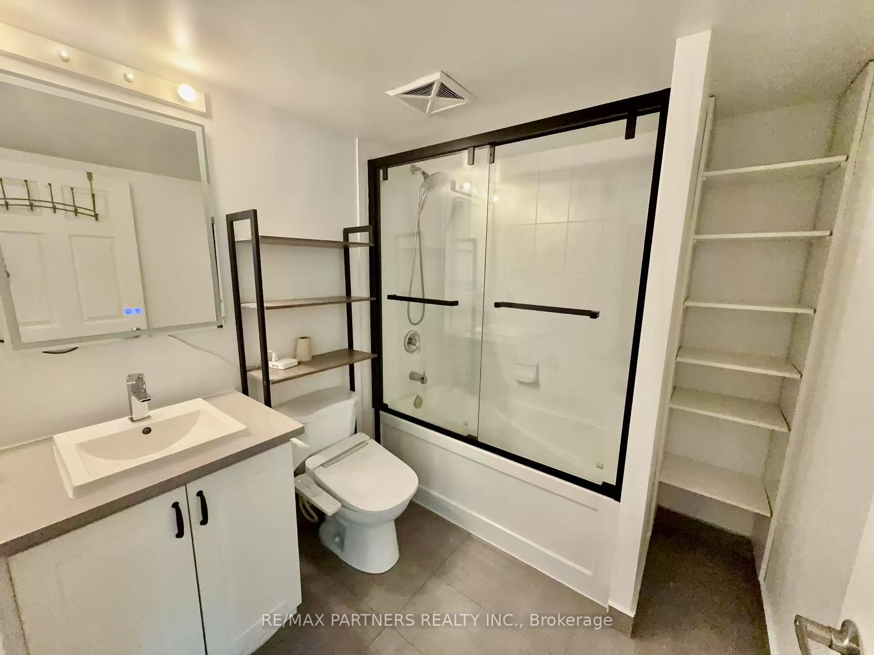 Photo 11 of Unit 1715, 19 Grand Trunk Crescent, Toronto, Waterfront Communities — HOMEH