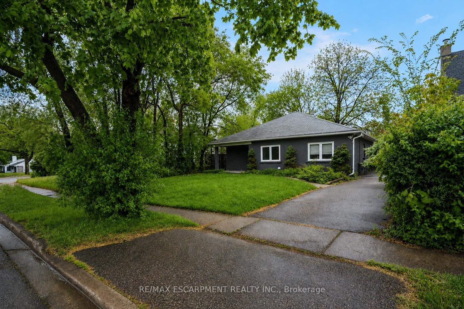 Photo of 16 Woodward Avenue