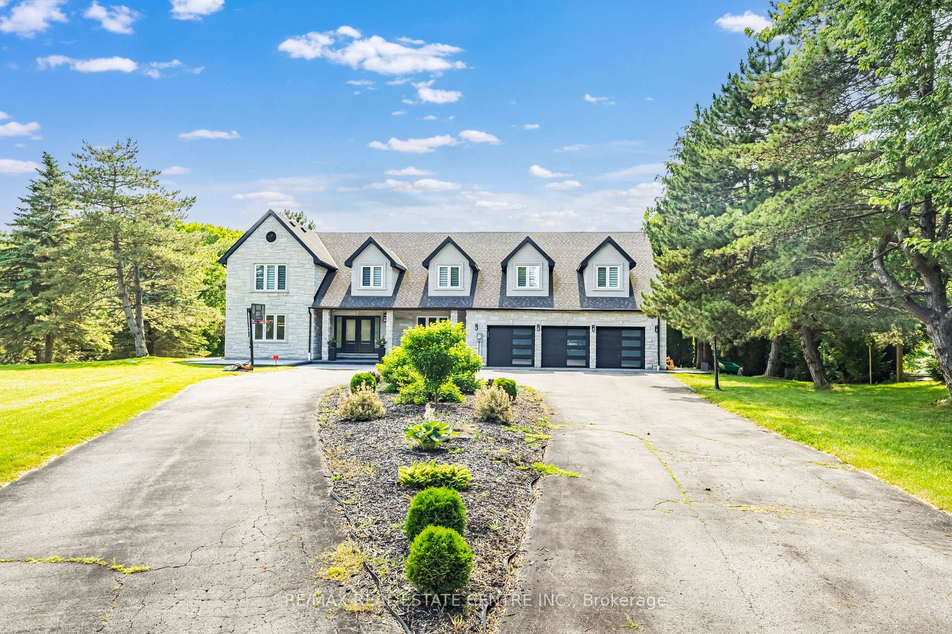 Photo 2 of 6 Country Lane Drive, Caledon, Palgrave — HOMEH