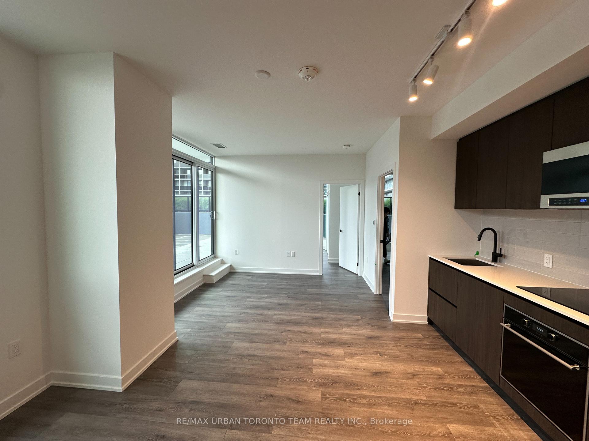 Photo 2 of Unit 901, 127 Broadway Avenue, Toronto, Mount Pleasant West — HOMEH