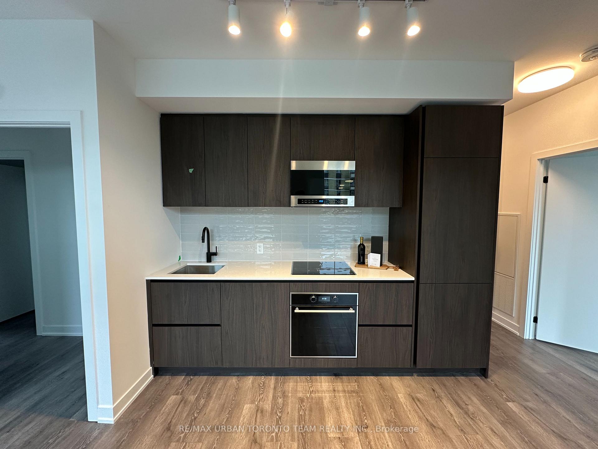 Photo 3 of Unit 901, 127 Broadway Avenue, Toronto, Mount Pleasant West — HOMEH