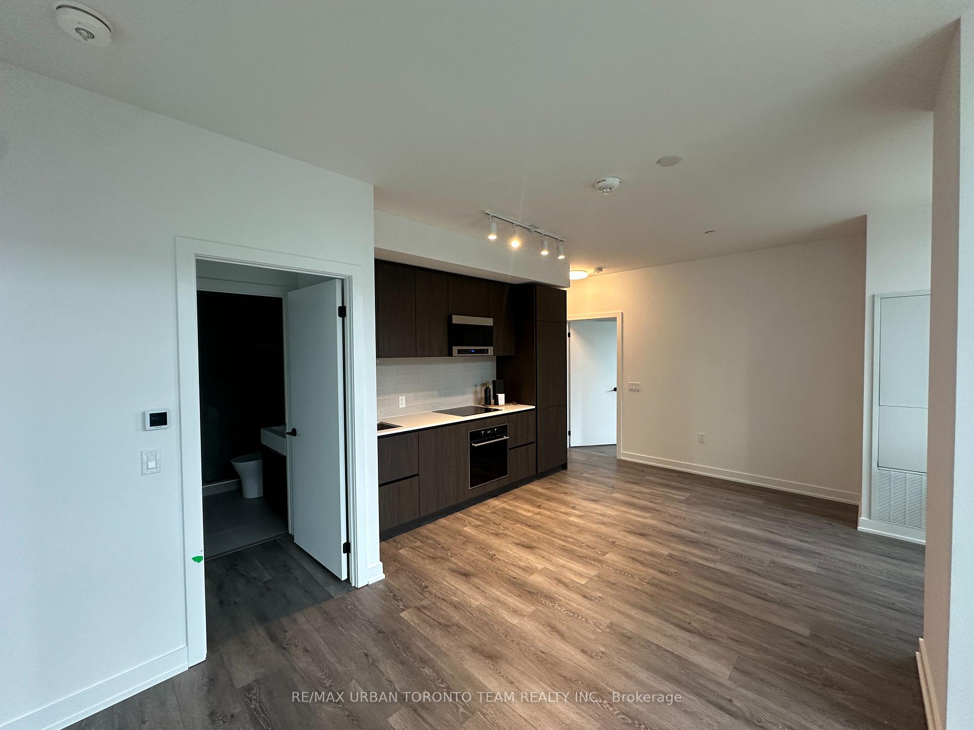 Photo 4 of Unit 901, 127 Broadway Avenue, Toronto, Mount Pleasant West — HOMEH