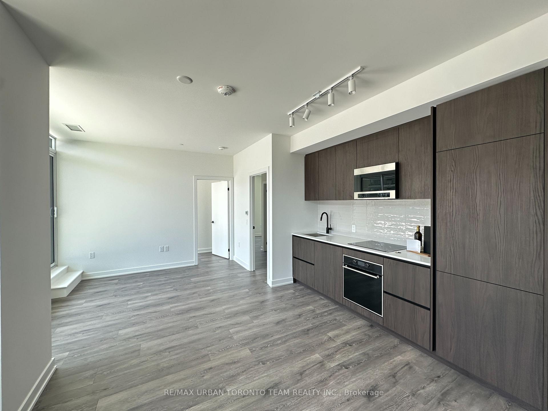 Photo 5 of Unit 901, 127 Broadway Avenue, Toronto, Mount Pleasant West — HOMEH