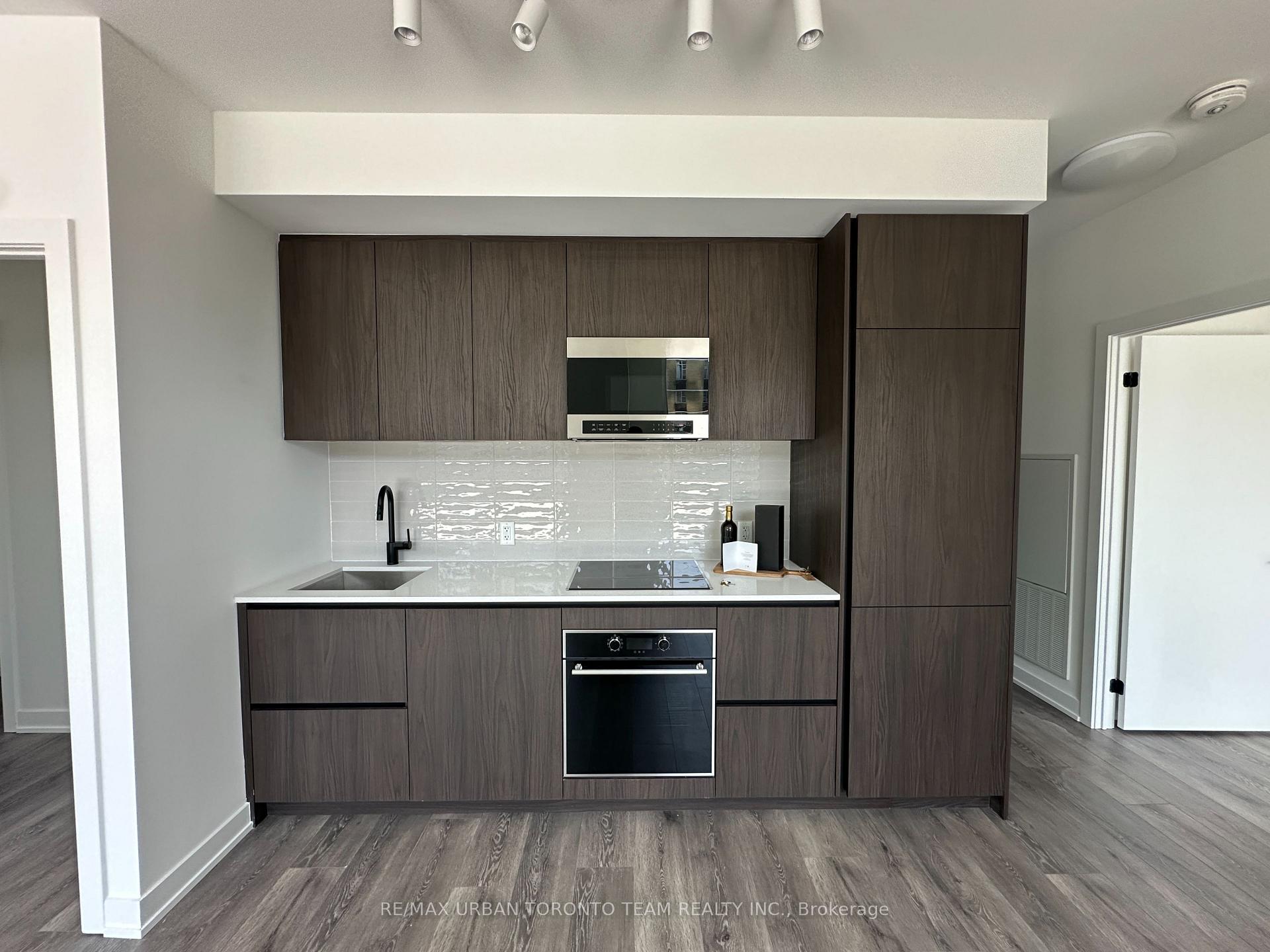 Photo 6 of Unit 901, 127 Broadway Avenue, Toronto, Mount Pleasant West — HOMEH