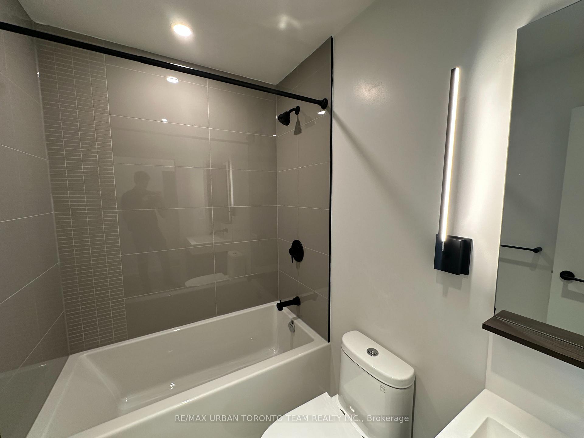 Photo 13 of Unit 901, 127 Broadway Avenue, Toronto, Mount Pleasant West — HOMEH