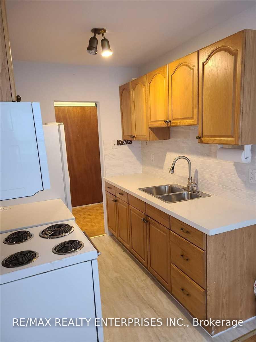 Photo 7 of Unit 3, 54 Rabbit Lane, Etobicoke, Eringate-Centennial-West Deane — HOMEH