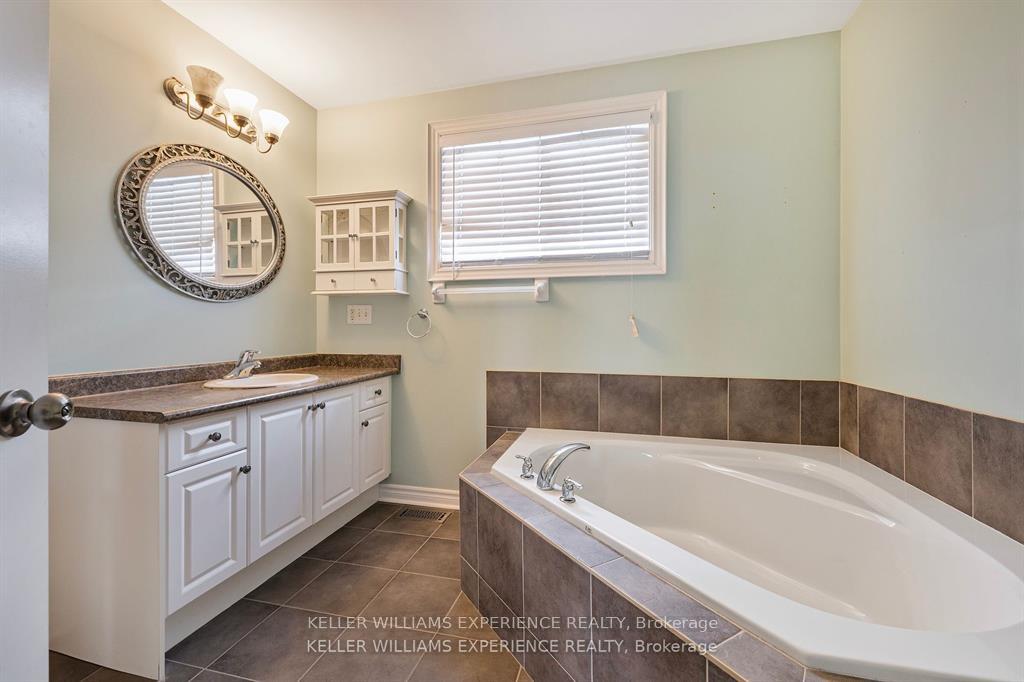 Photo 20 of 59 Mike Hart Drive, Essa, Angus — HOMEH