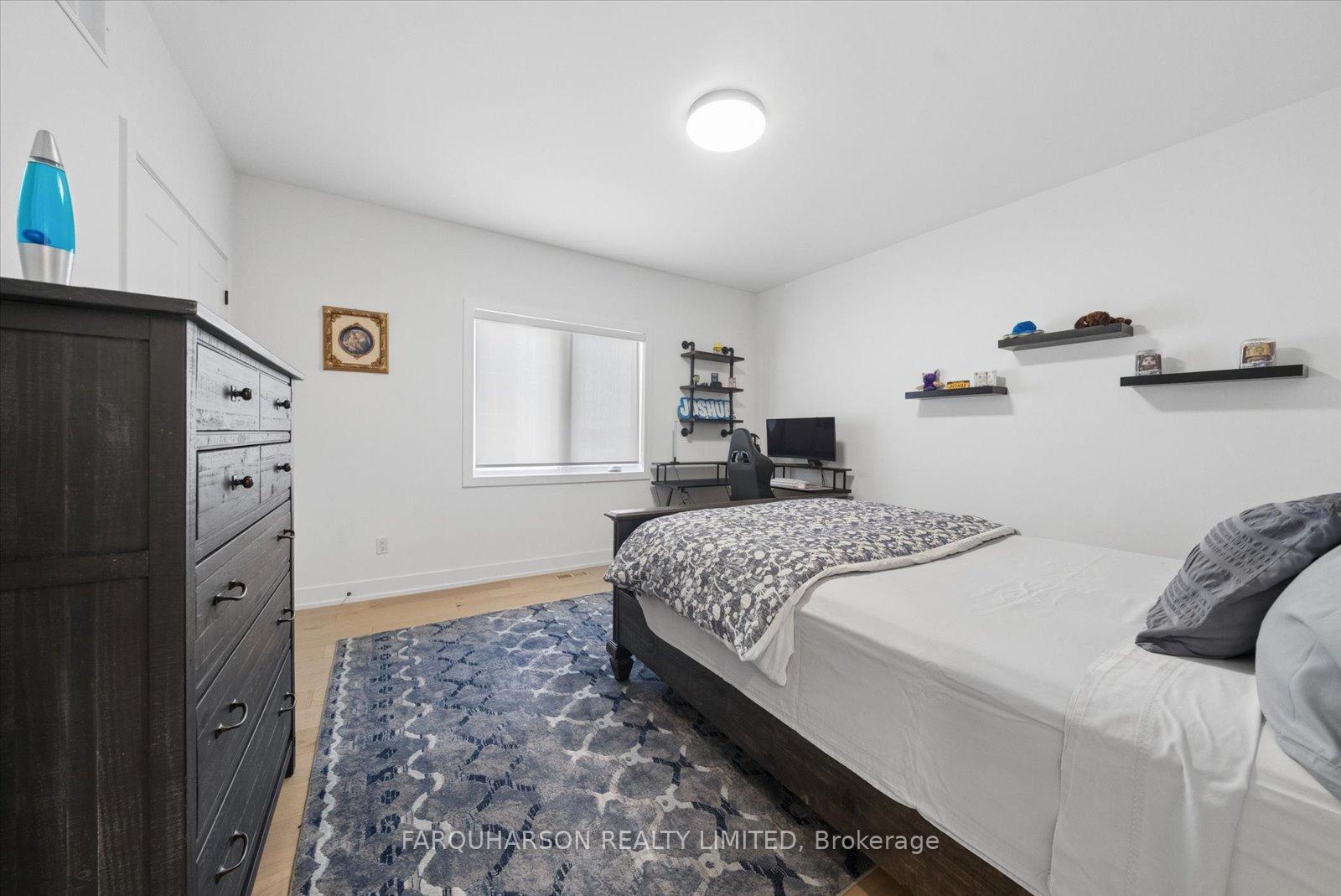Photo 15 of 18 Victoria Drive, Uxbridge — HOMEH