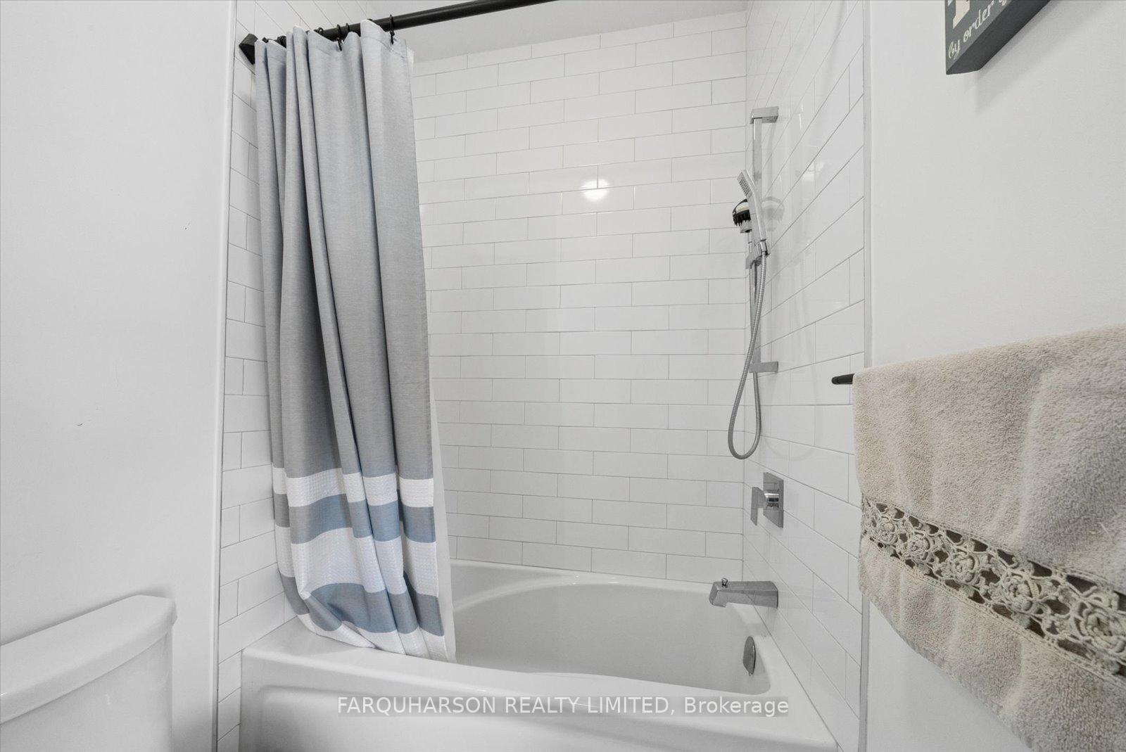 Photo 20 of 18 Victoria Drive, Uxbridge — HOMEH