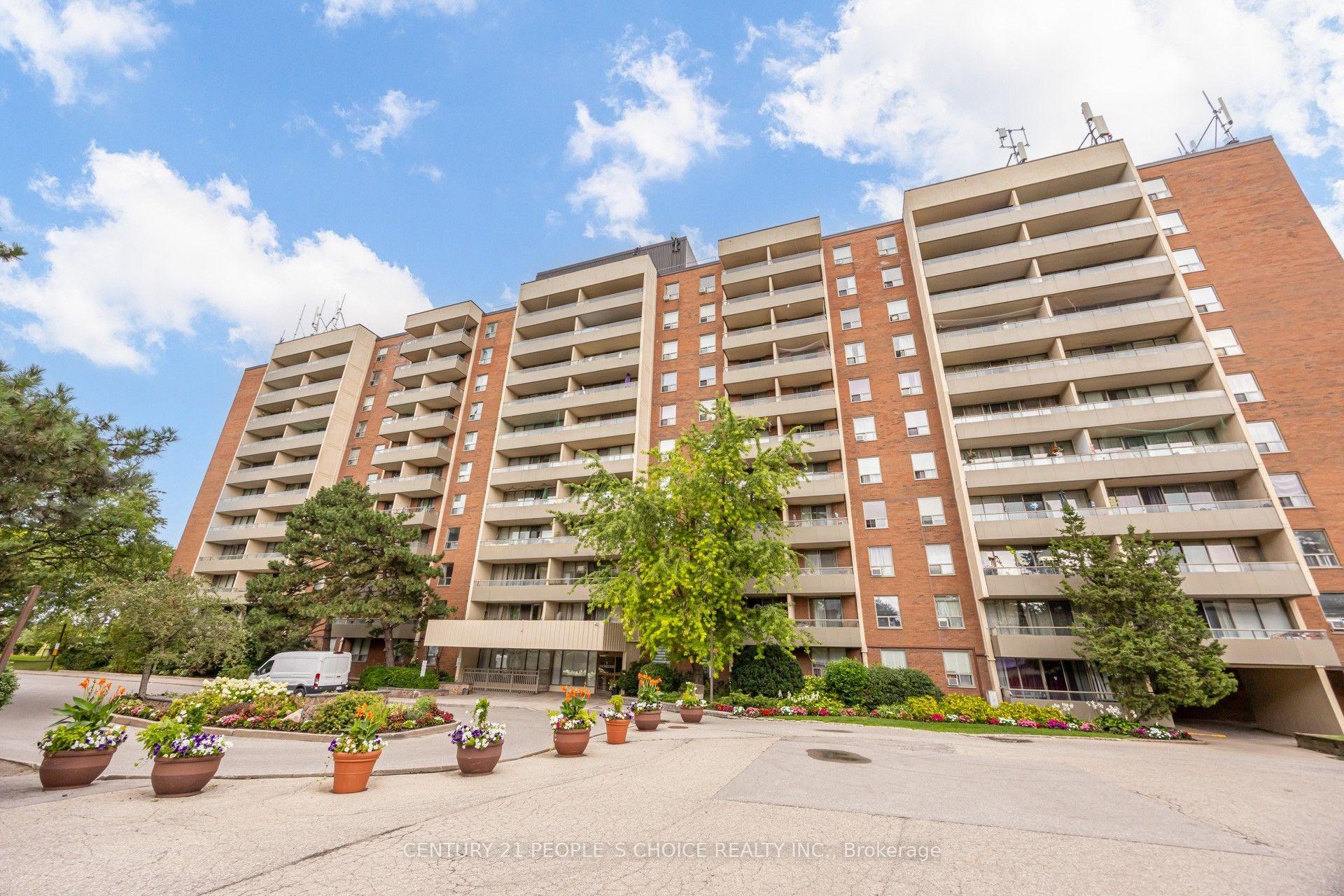 Photo 4 of Unit 207, 1 Four Winds Drive, North York, York University Heights — HOMEH