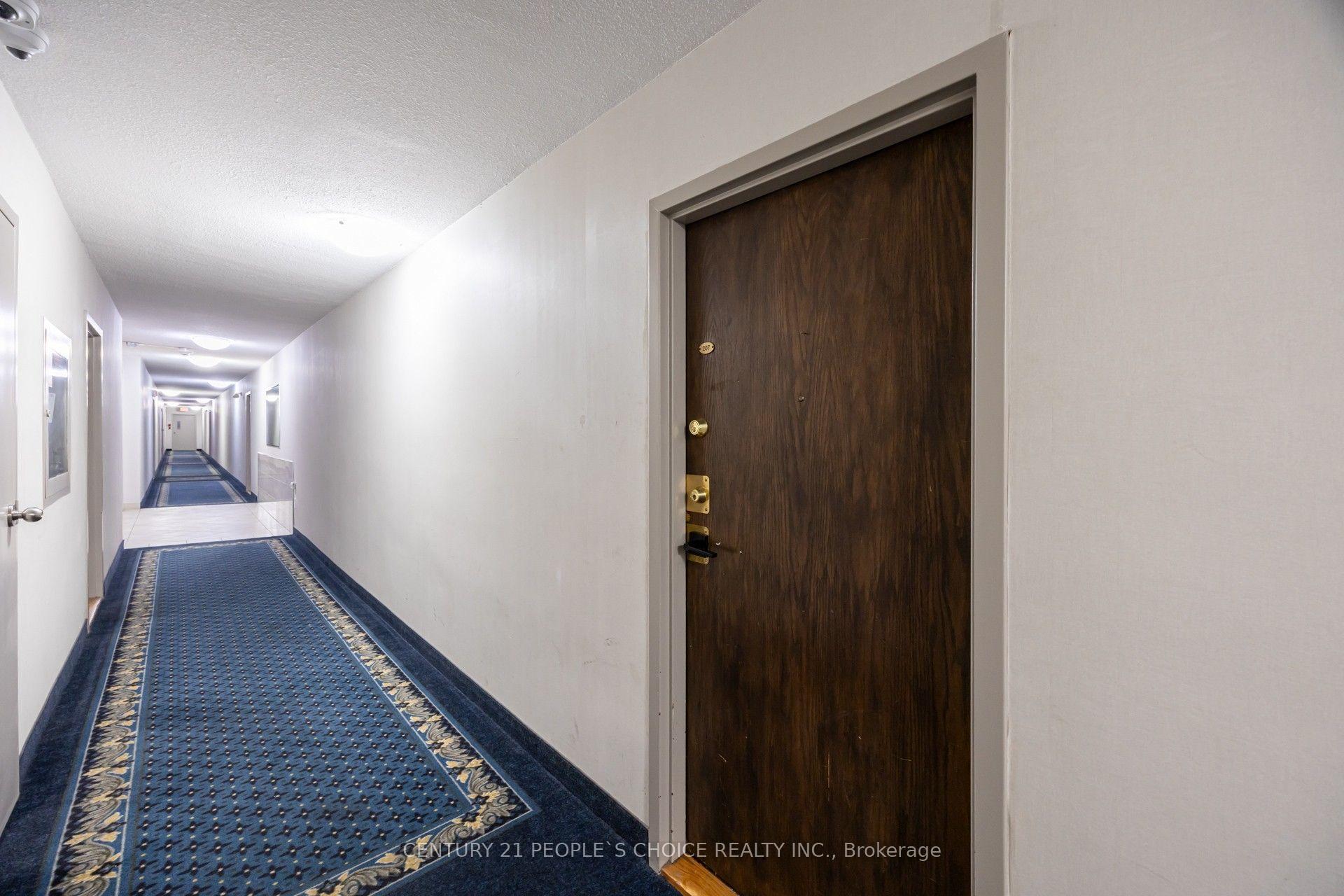 Photo 6 of Unit 207, 1 Four Winds Drive, North York, York University Heights — HOMEH