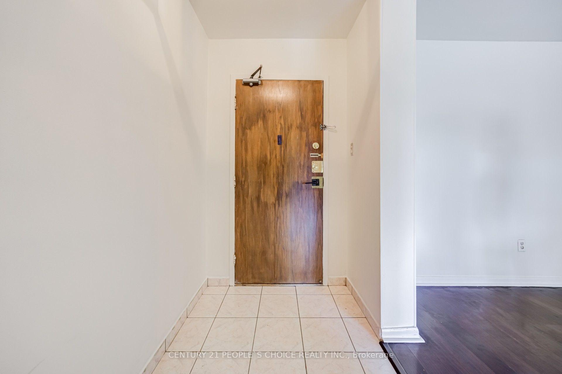 Photo 7 of Unit 207, 1 Four Winds Drive, North York, York University Heights — HOMEH