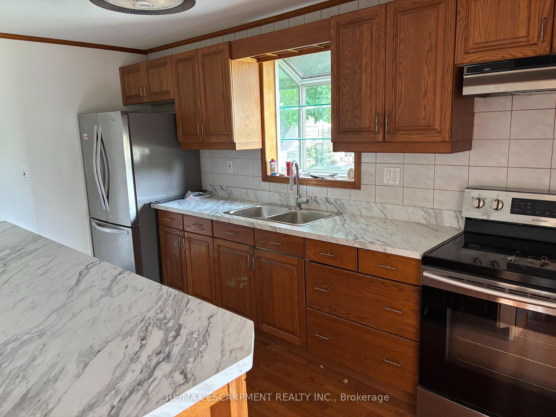Photo 3 of Unit UPPER, 5648 Royal Manor Drive, Niagara Falls, Hospital — HOMEH
