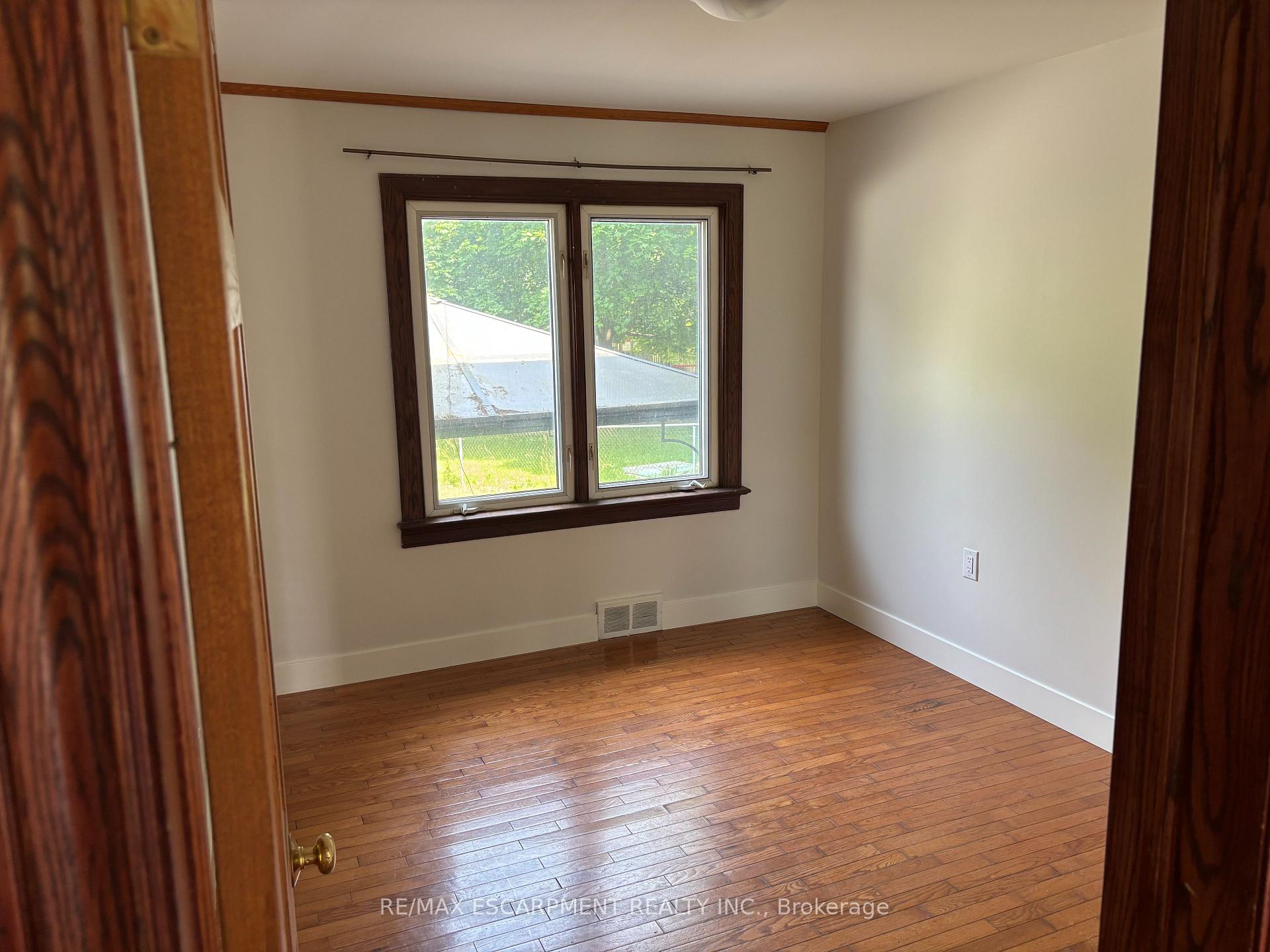 Photo 10 of Unit UPPER, 5648 Royal Manor Drive, Niagara Falls, Hospital — HOMEH