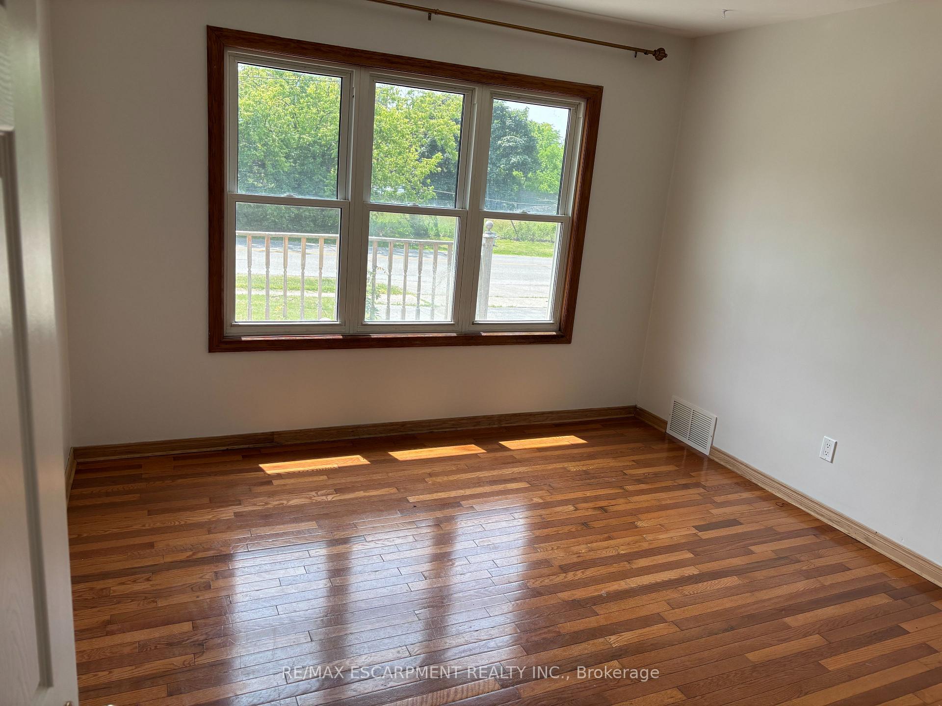 Photo 11 of Unit UPPER, 5648 Royal Manor Drive, Niagara Falls, Hospital — HOMEH