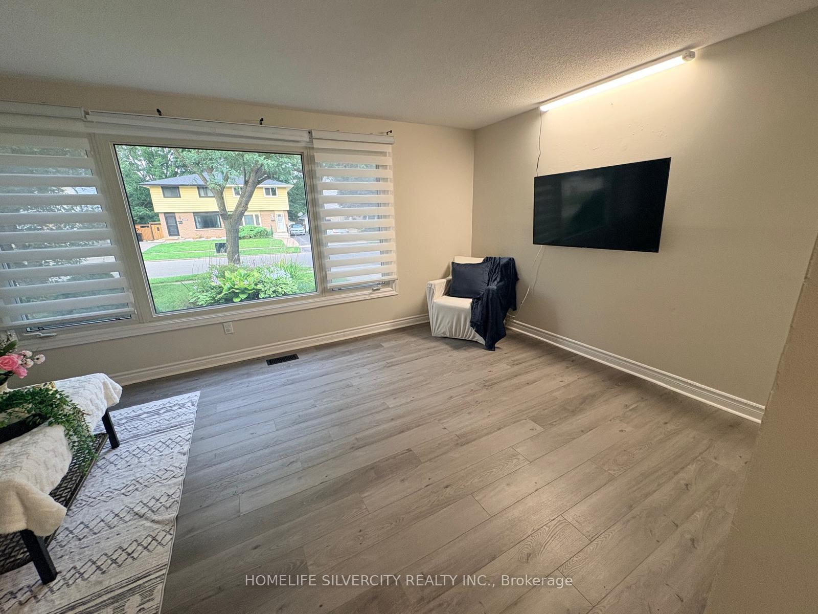 Photo 2 of 433 Lee Avenue, Waterloo, Lincoln Village — HOMEH