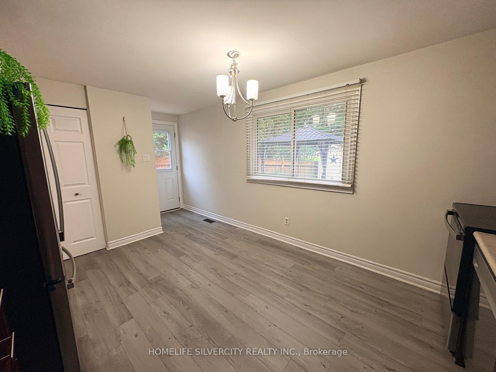 Photo 5 of 433 Lee Avenue, Waterloo, Lincoln Village — HOMEH