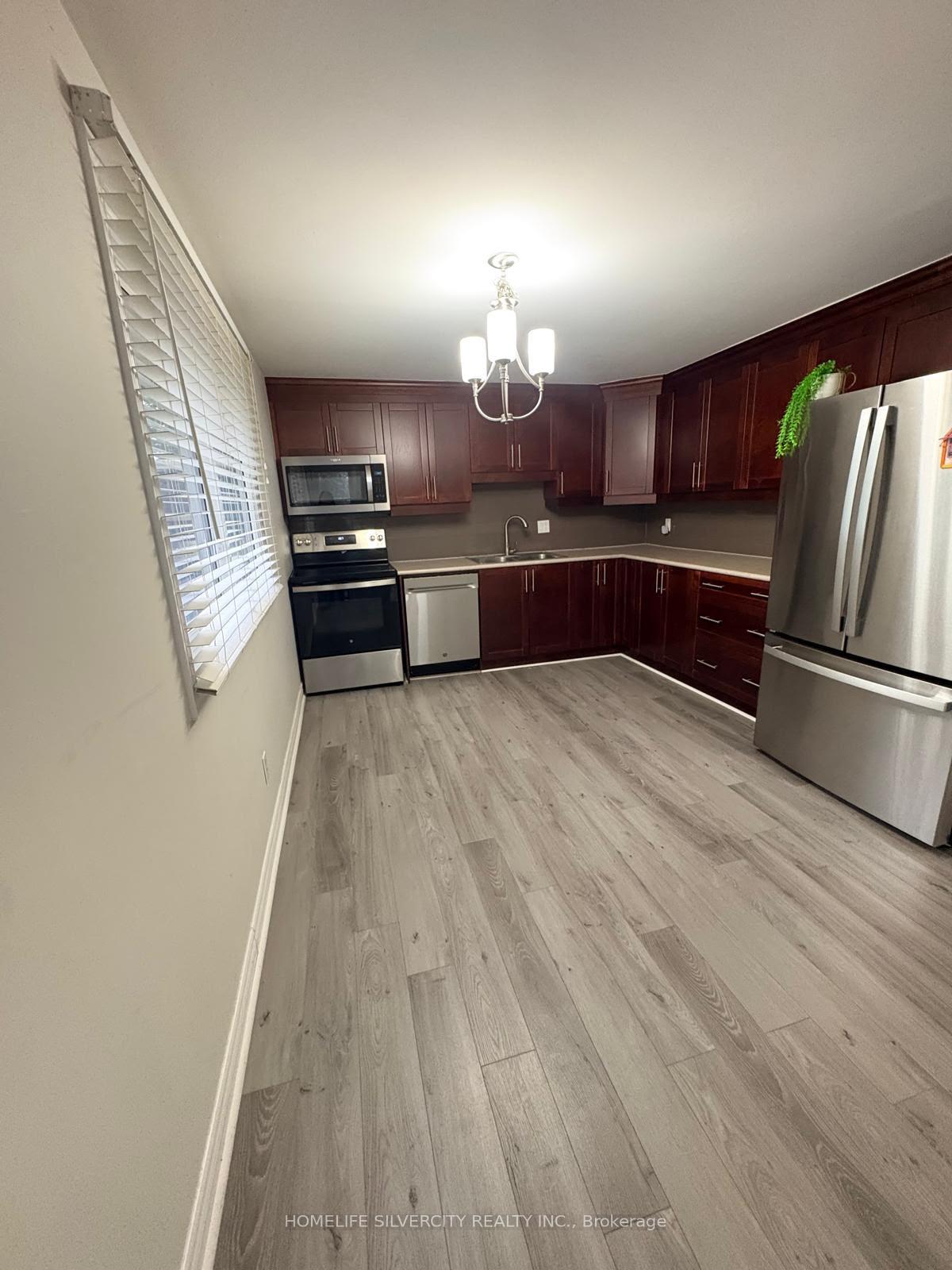 Photo 6 of 433 Lee Avenue, Waterloo, Lincoln Village — HOMEH