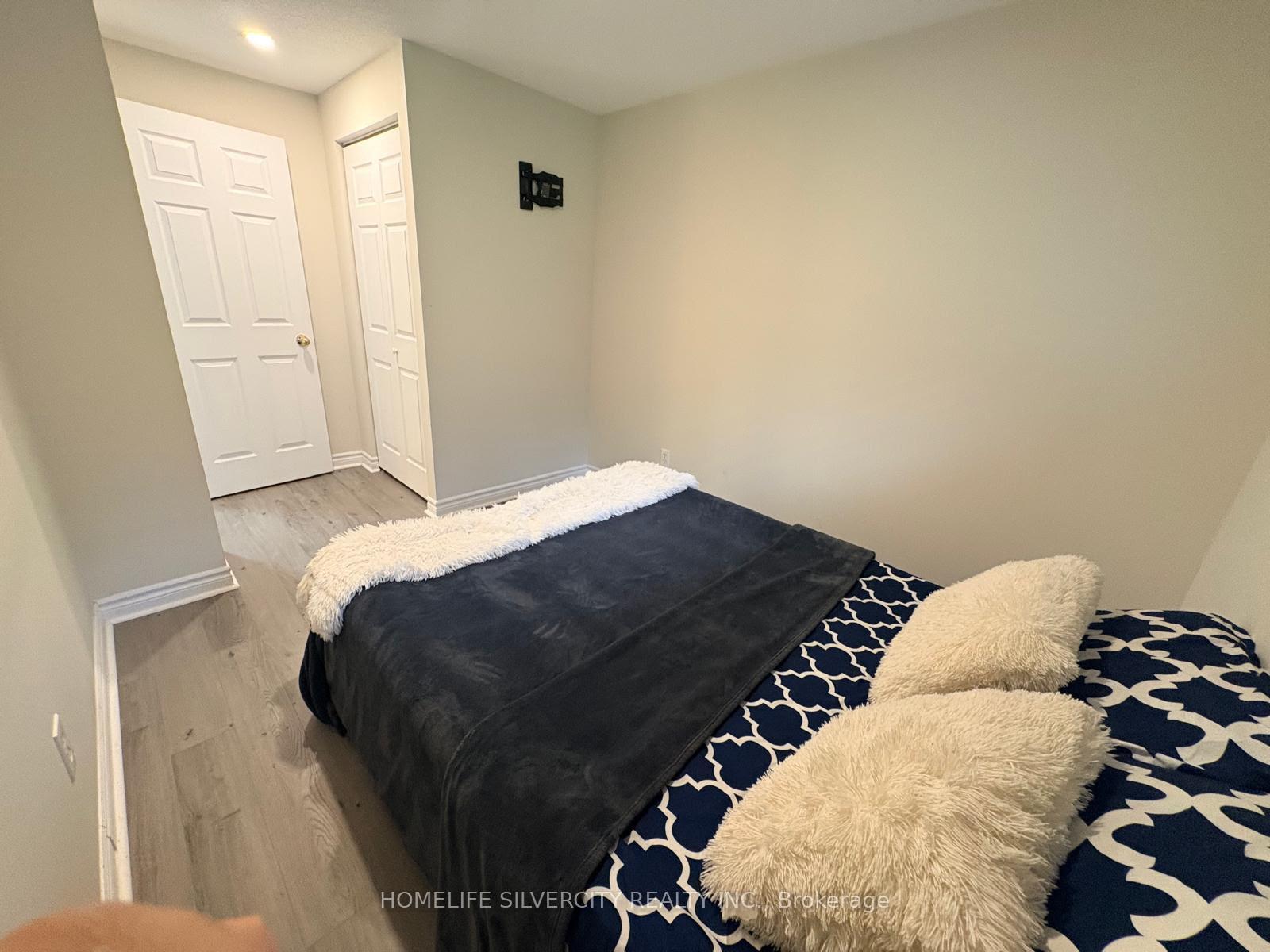 Photo 12 of 433 Lee Avenue, Waterloo, Lincoln Village — HOMEH