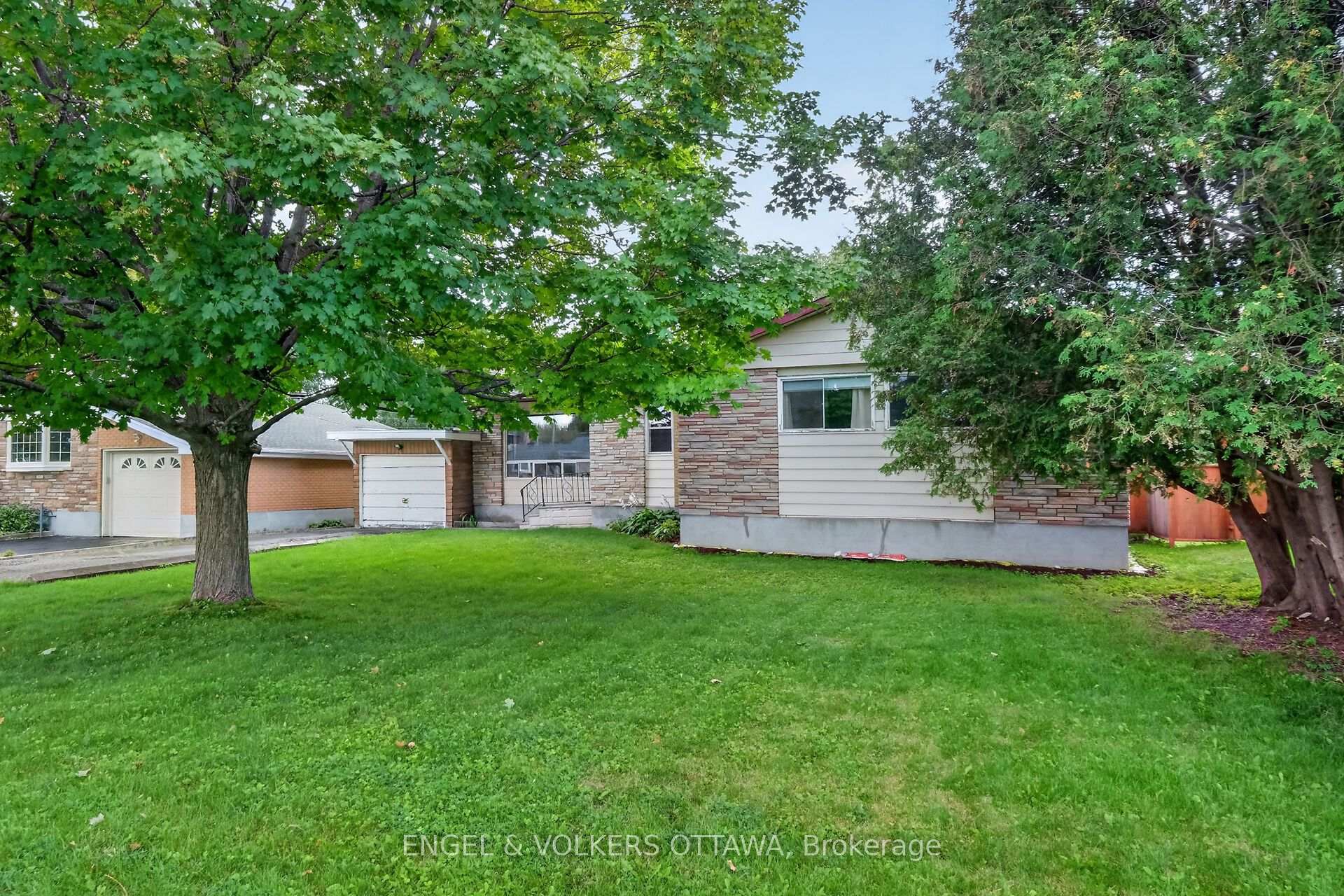 Photo 1 of 14 Oakview Avenue, Ottawa, Meadowlands/Crestview — HOMEH