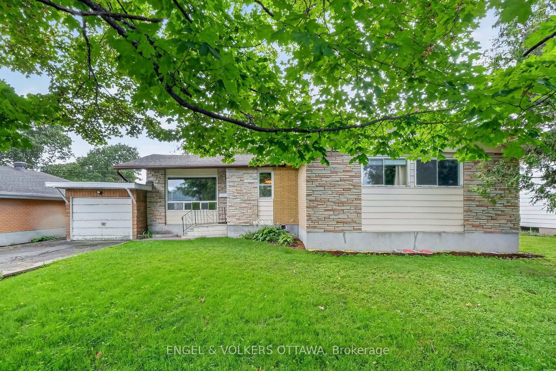 Photo 2 of 14 Oakview Avenue, Ottawa, Meadowlands/Crestview — HOMEH