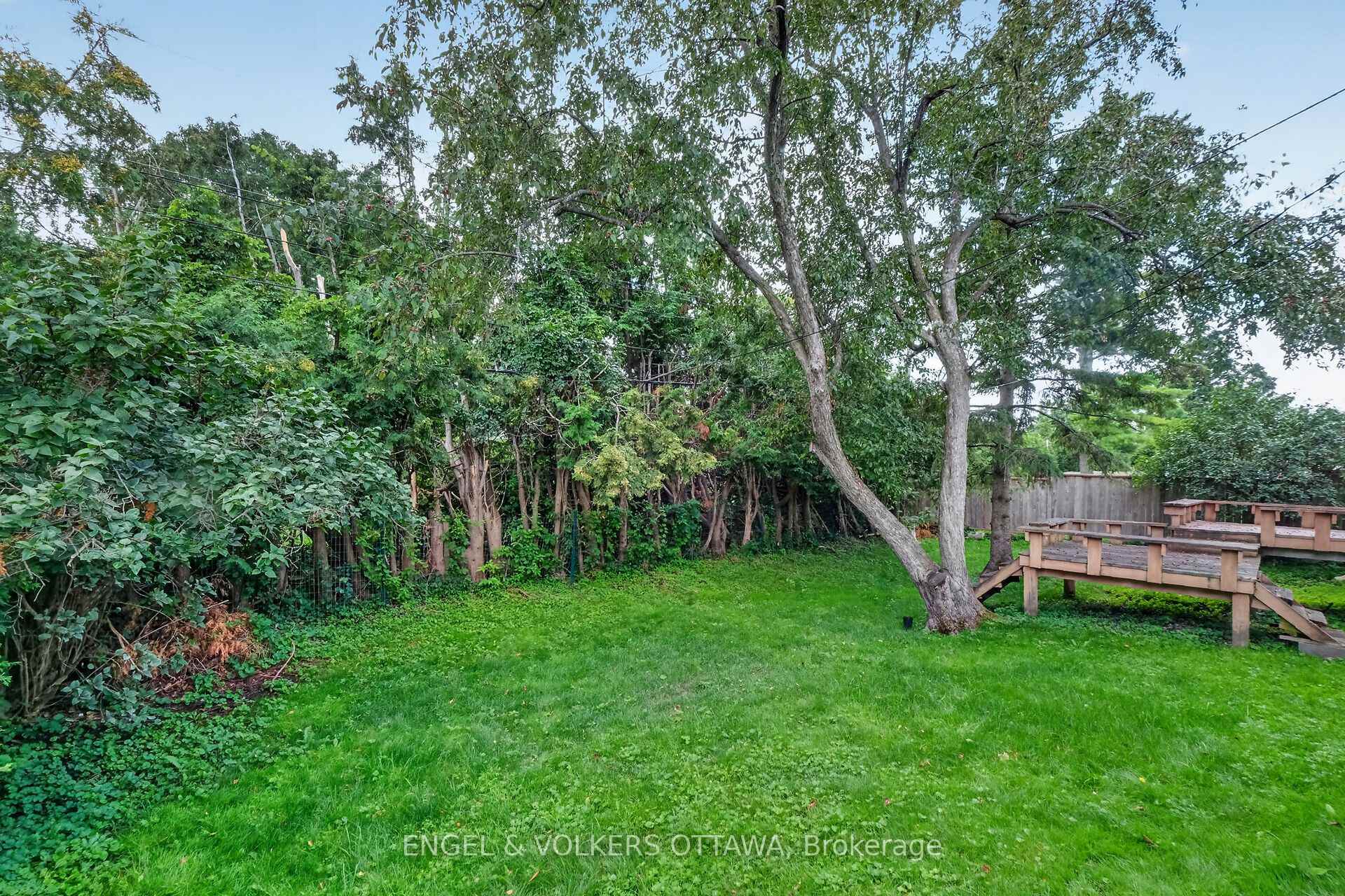 Photo 3 of 14 Oakview Avenue, Ottawa, Meadowlands/Crestview — HOMEH