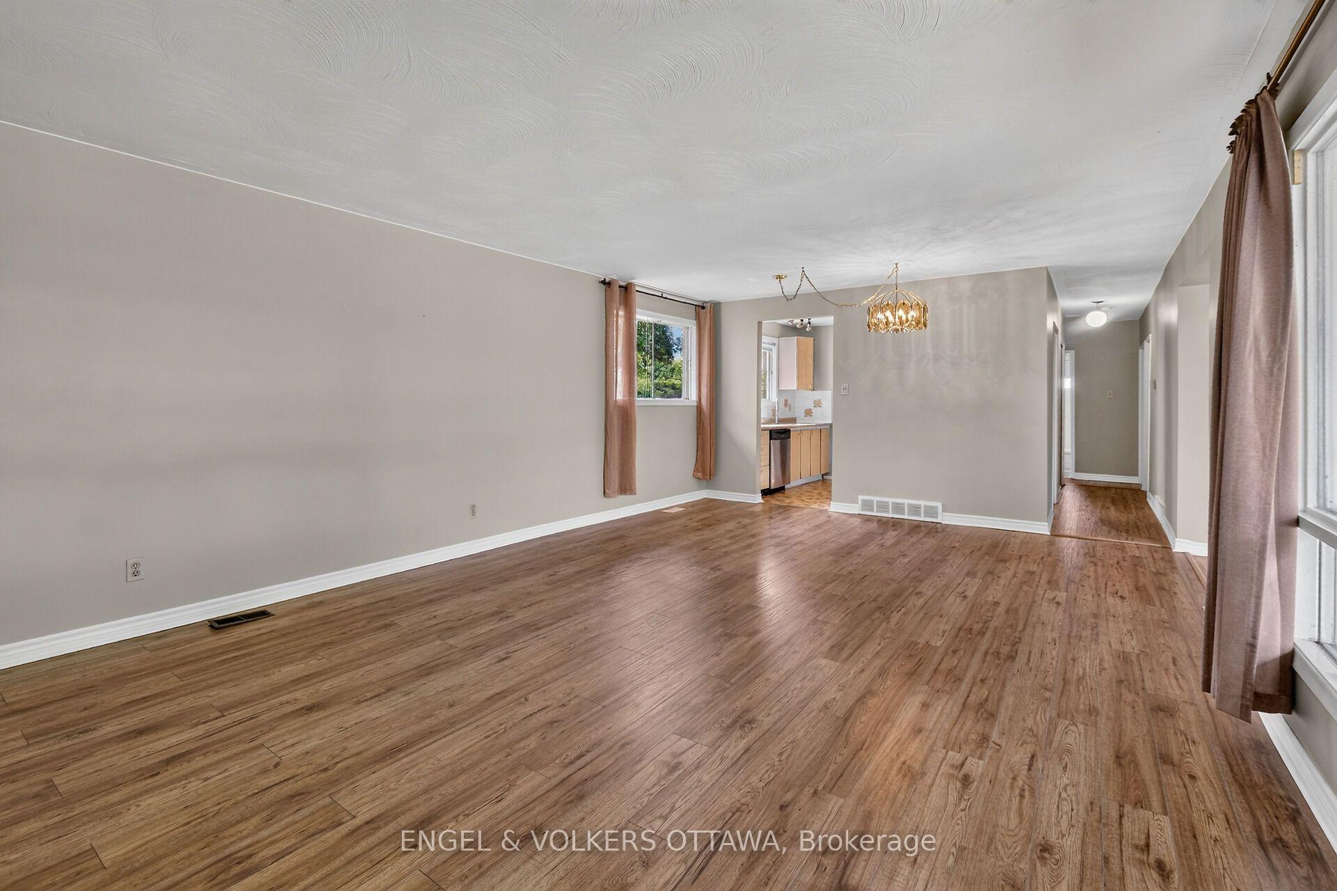Photo 9 of 14 Oakview Avenue, Ottawa, Meadowlands/Crestview — HOMEH