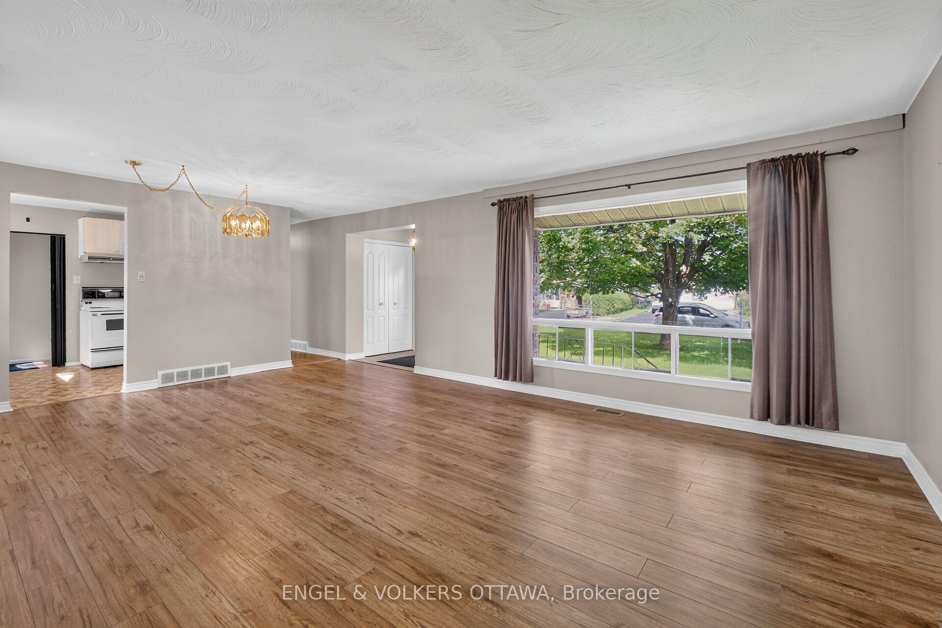 Photo 10 of 14 Oakview Avenue, Ottawa, Meadowlands/Crestview — HOMEH