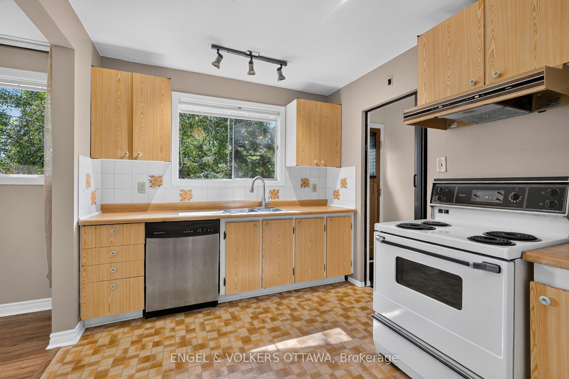Photo 14 of 14 Oakview Avenue, Ottawa, Meadowlands/Crestview — HOMEH