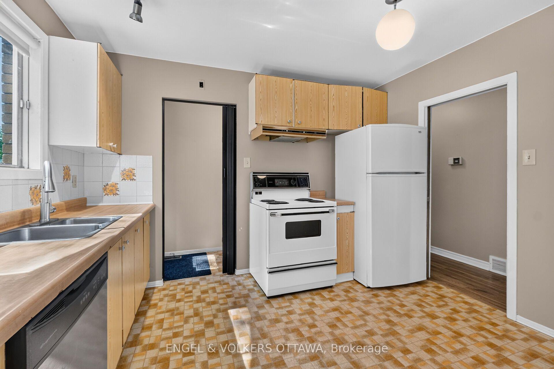 Photo 17 of 14 Oakview Avenue, Ottawa, Meadowlands/Crestview — HOMEH