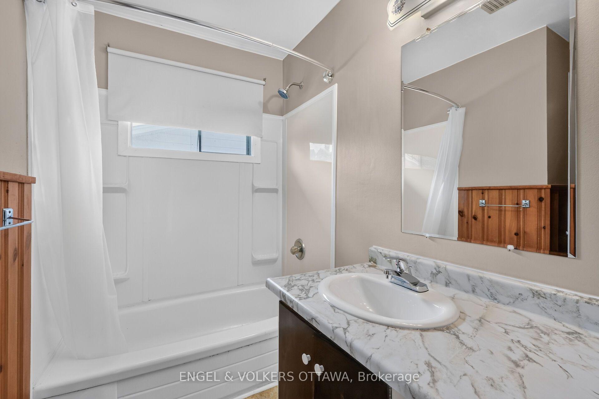 Photo 19 of 14 Oakview Avenue, Ottawa, Meadowlands/Crestview — HOMEH