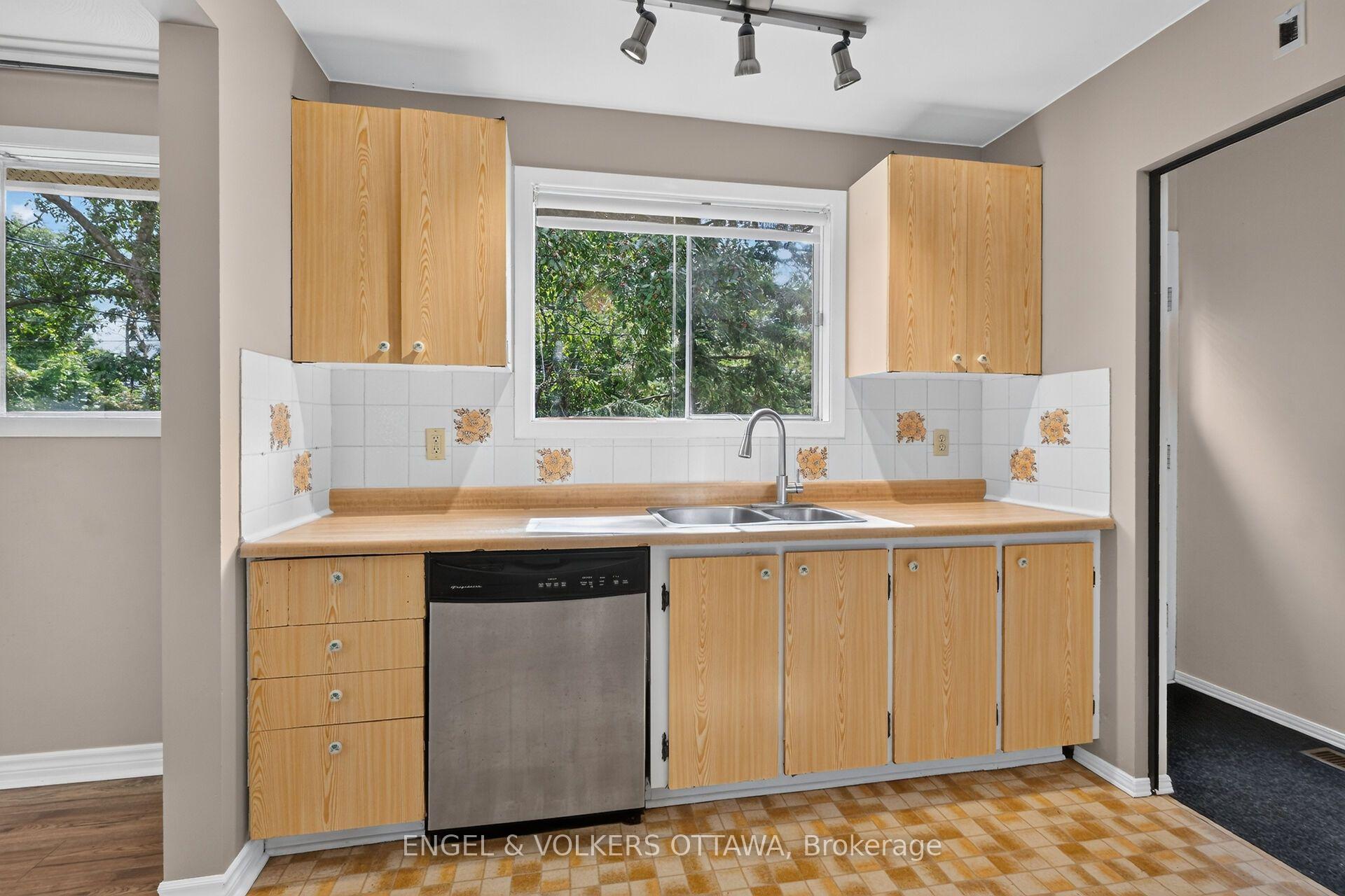 Photo 26 of 14 Oakview Avenue, Ottawa, Meadowlands/Crestview — HOMEH