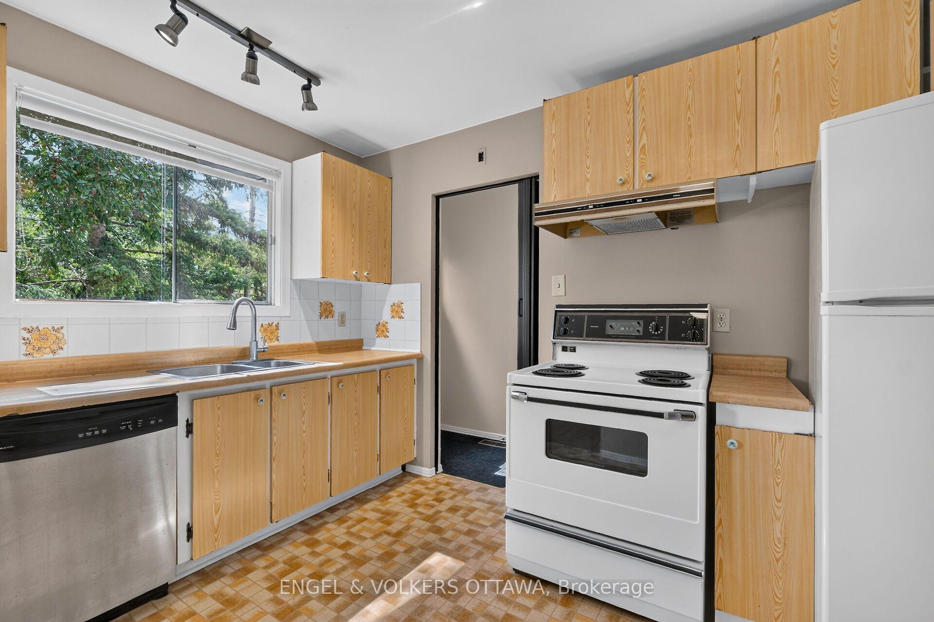 Photo 28 of 14 Oakview Avenue, Ottawa, Meadowlands/Crestview — HOMEH