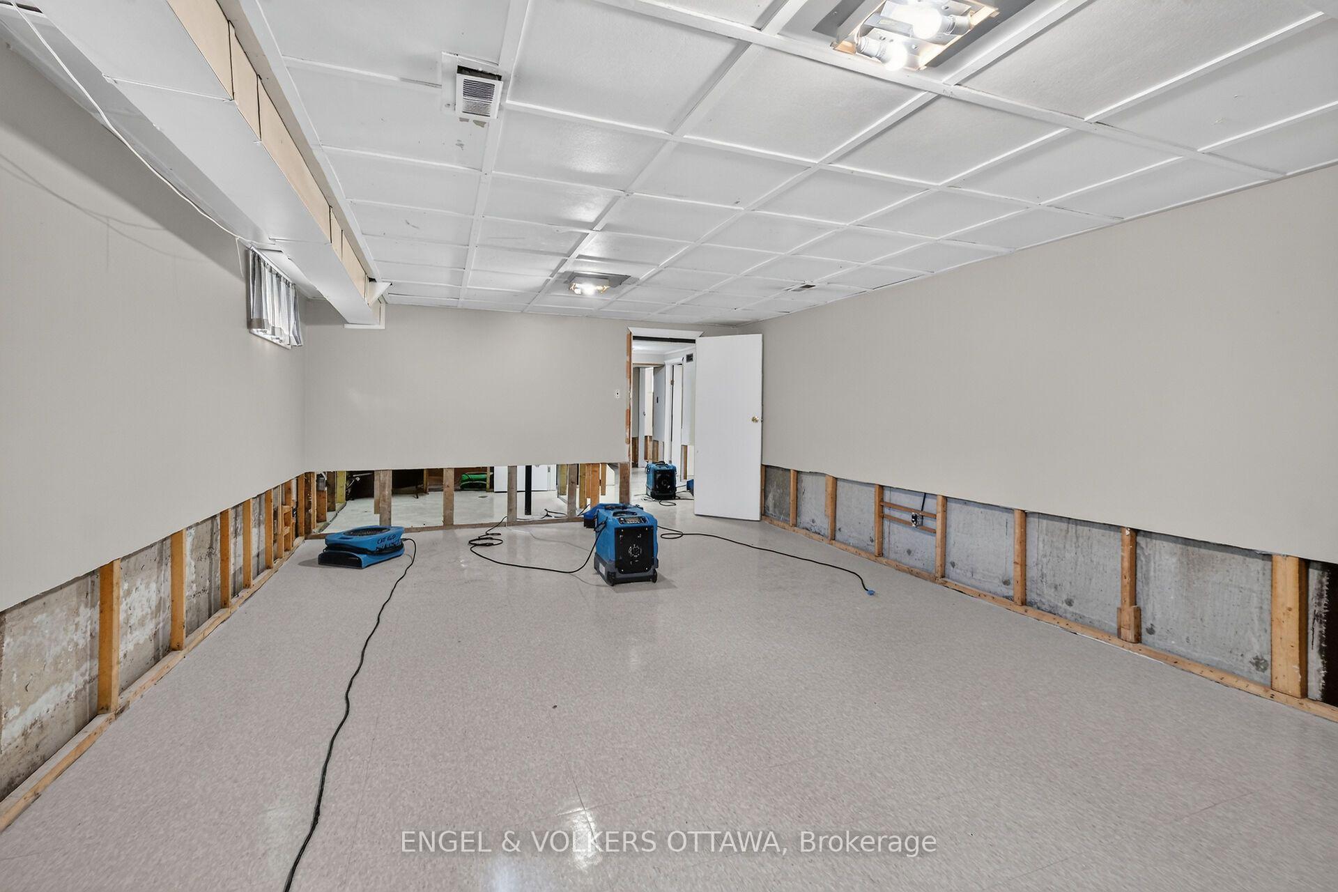 Photo 32 of 14 Oakview Avenue, Ottawa, Meadowlands/Crestview — HOMEH