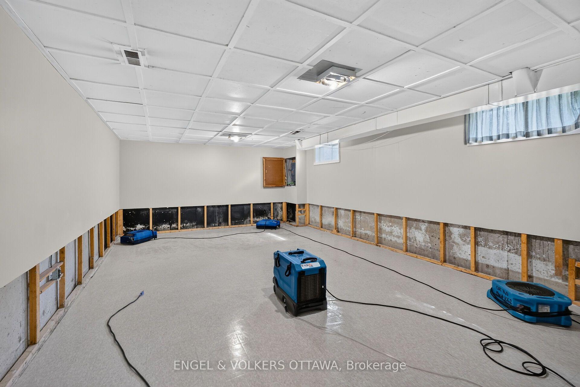 Photo 33 of 14 Oakview Avenue, Ottawa, Meadowlands/Crestview — HOMEH