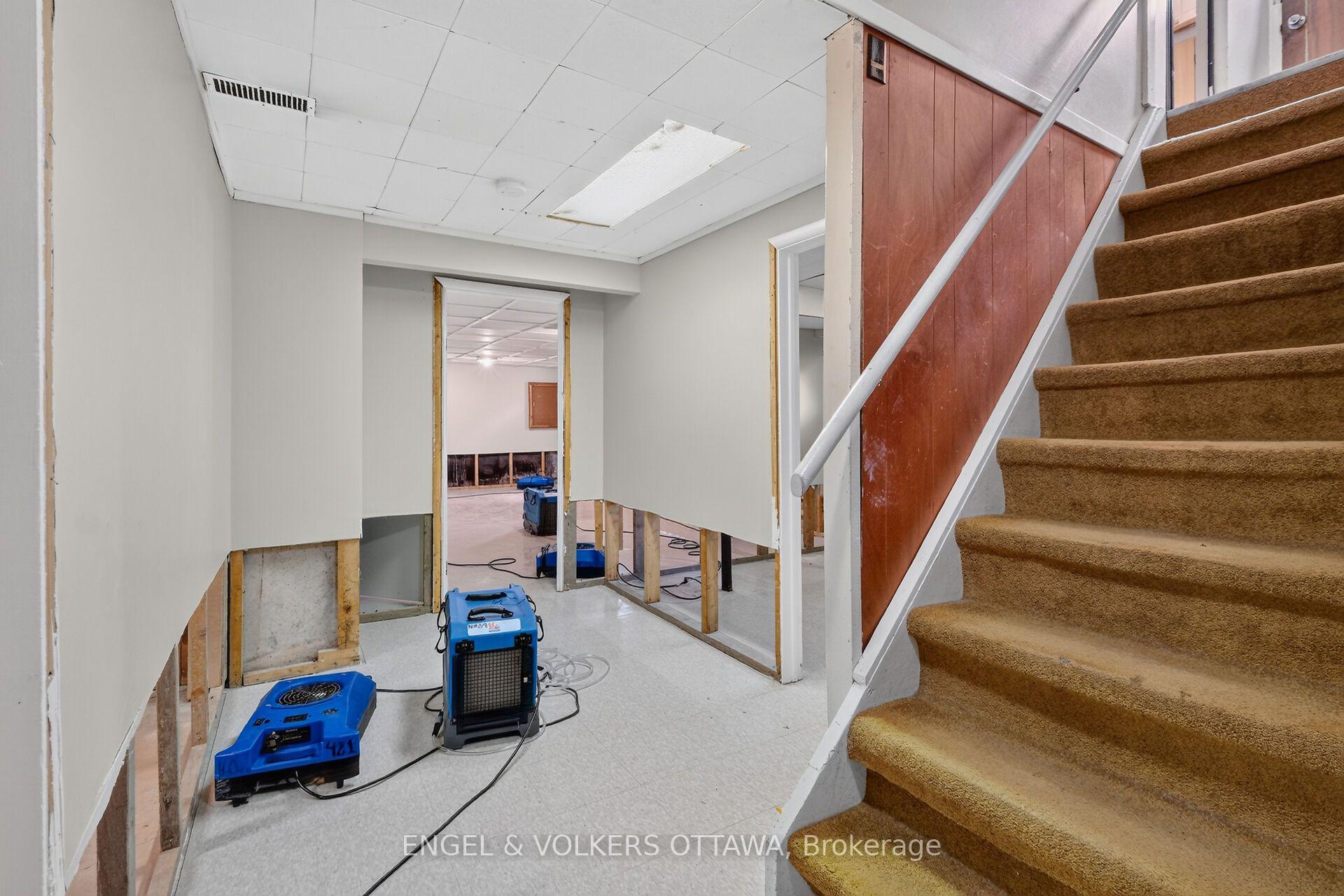 Photo 35 of 14 Oakview Avenue, Ottawa, Meadowlands/Crestview — HOMEH