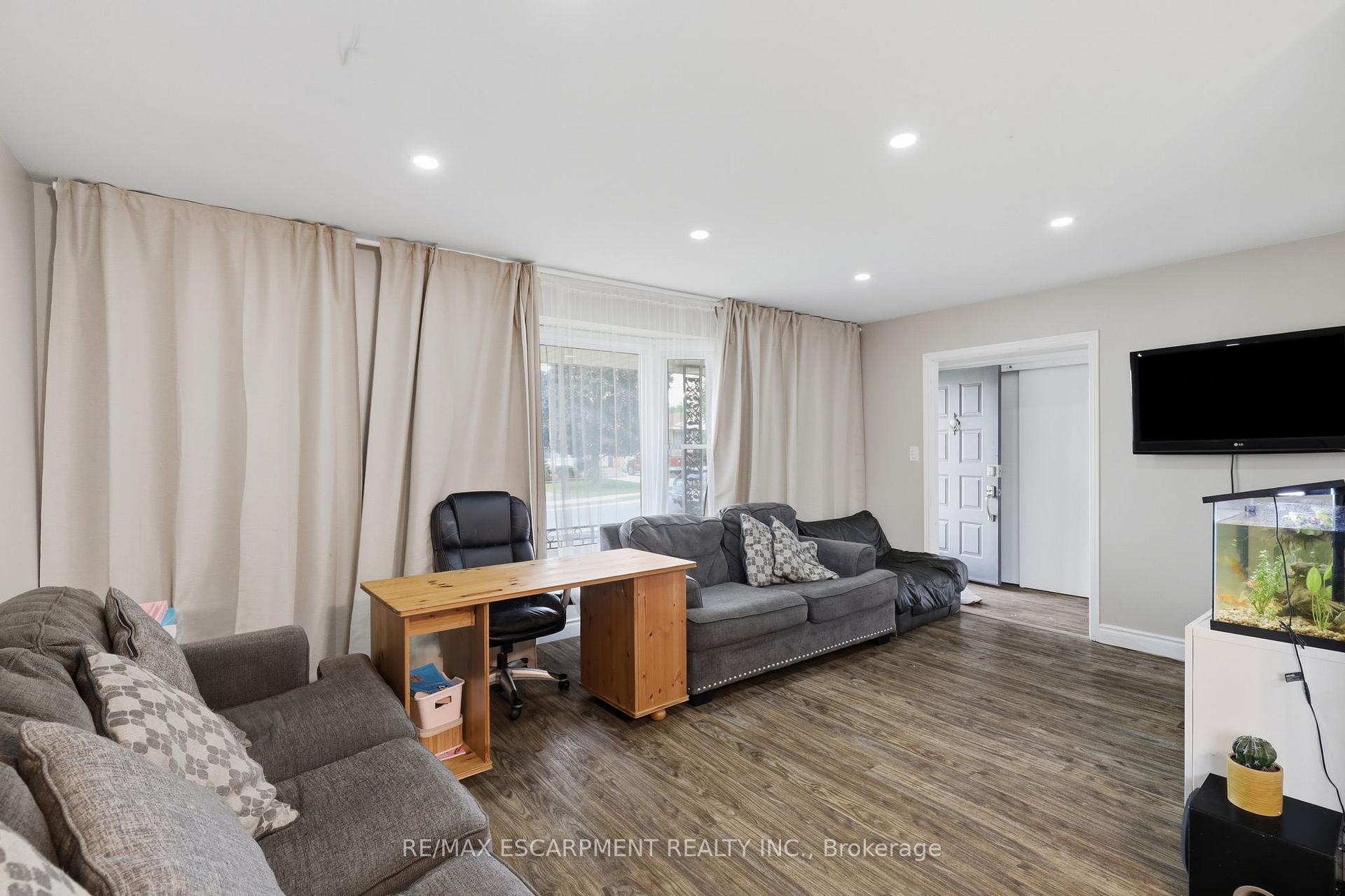 Photo 8 of 58 Vanier Place, St. Thomas — HOMEH