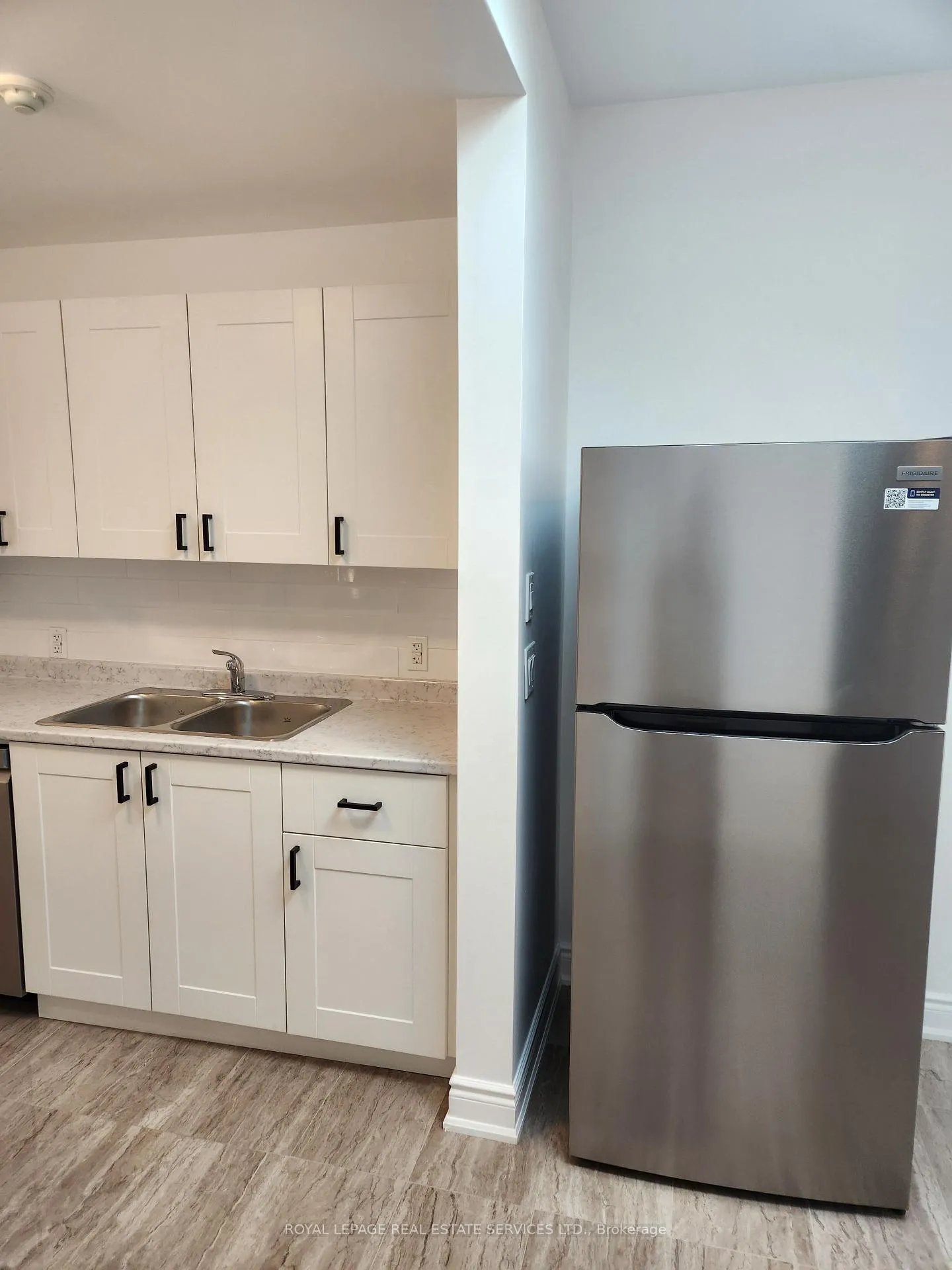 Photo 7 of Unit 302, 2820 Danforth Avenue, Toronto, East End-Danforth — HOMEH