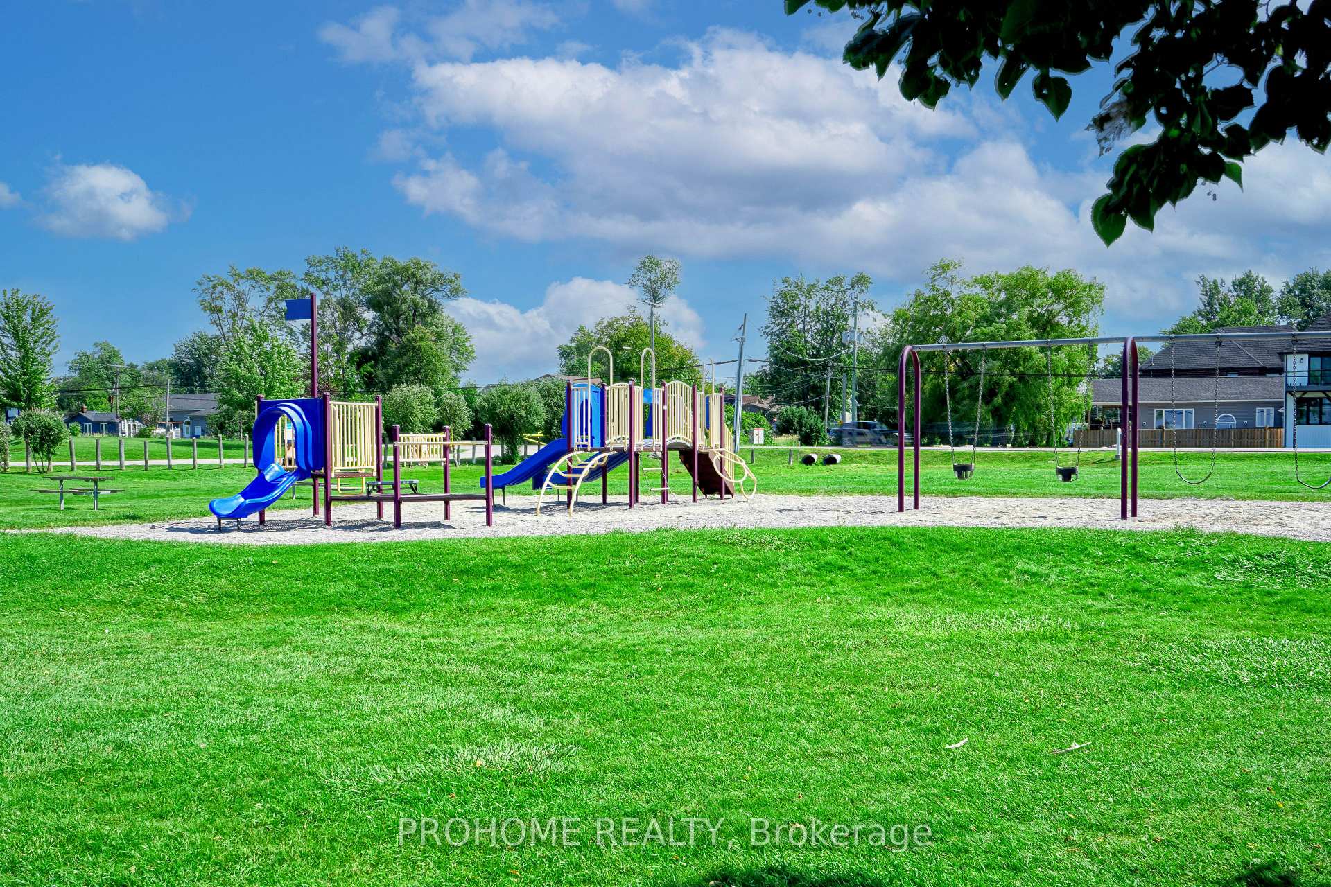 Photo 38 of 10 Joel Avenue, Georgina, Historic Lakeshore Communities — HOMEH