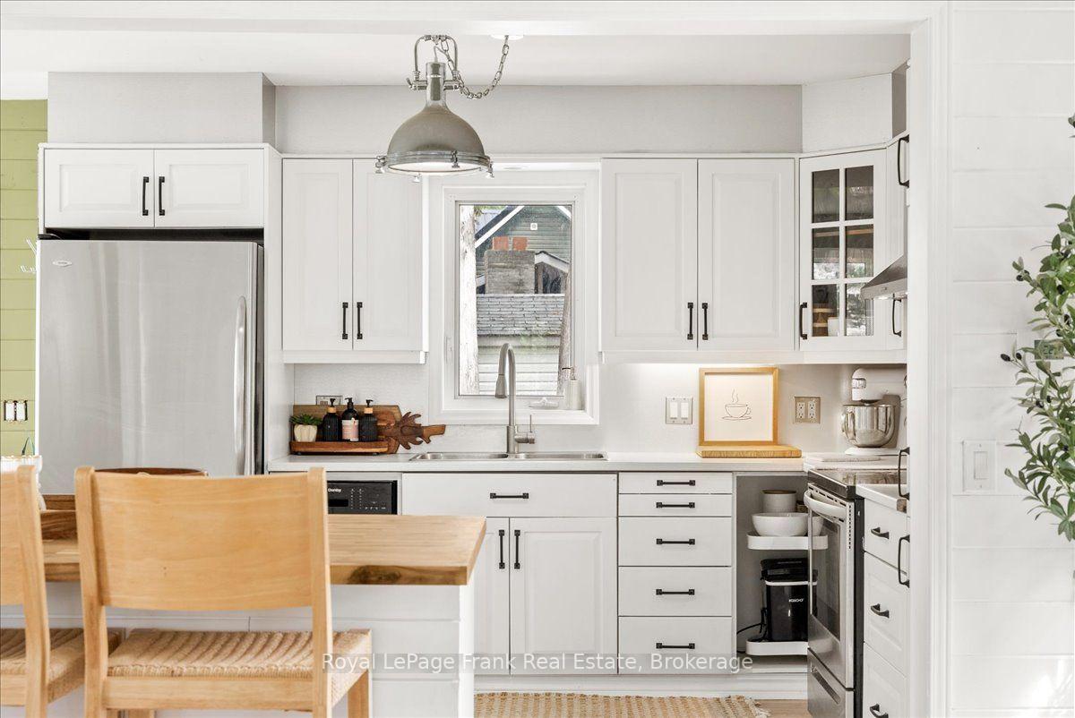 Photo 17 of 14 Lenal Street, Kawartha Lakes, Verulam — HOMEH