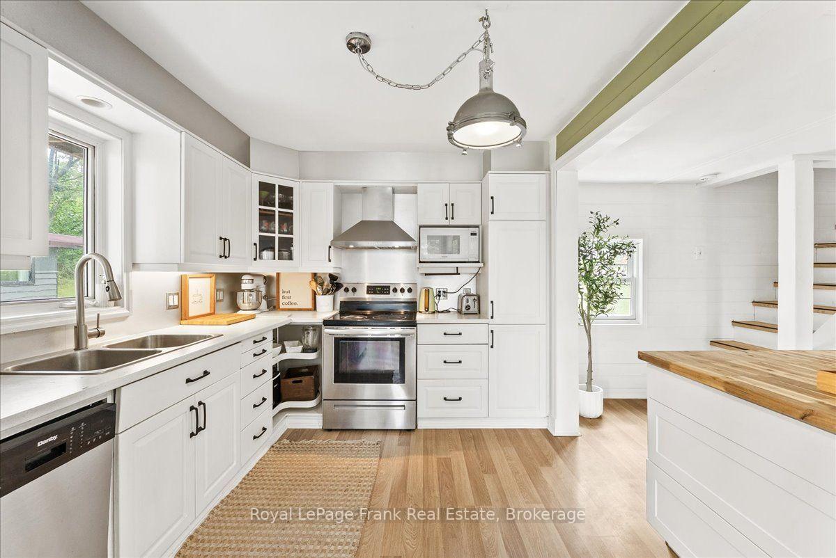 Photo 18 of 14 Lenal Street, Kawartha Lakes, Verulam — HOMEH