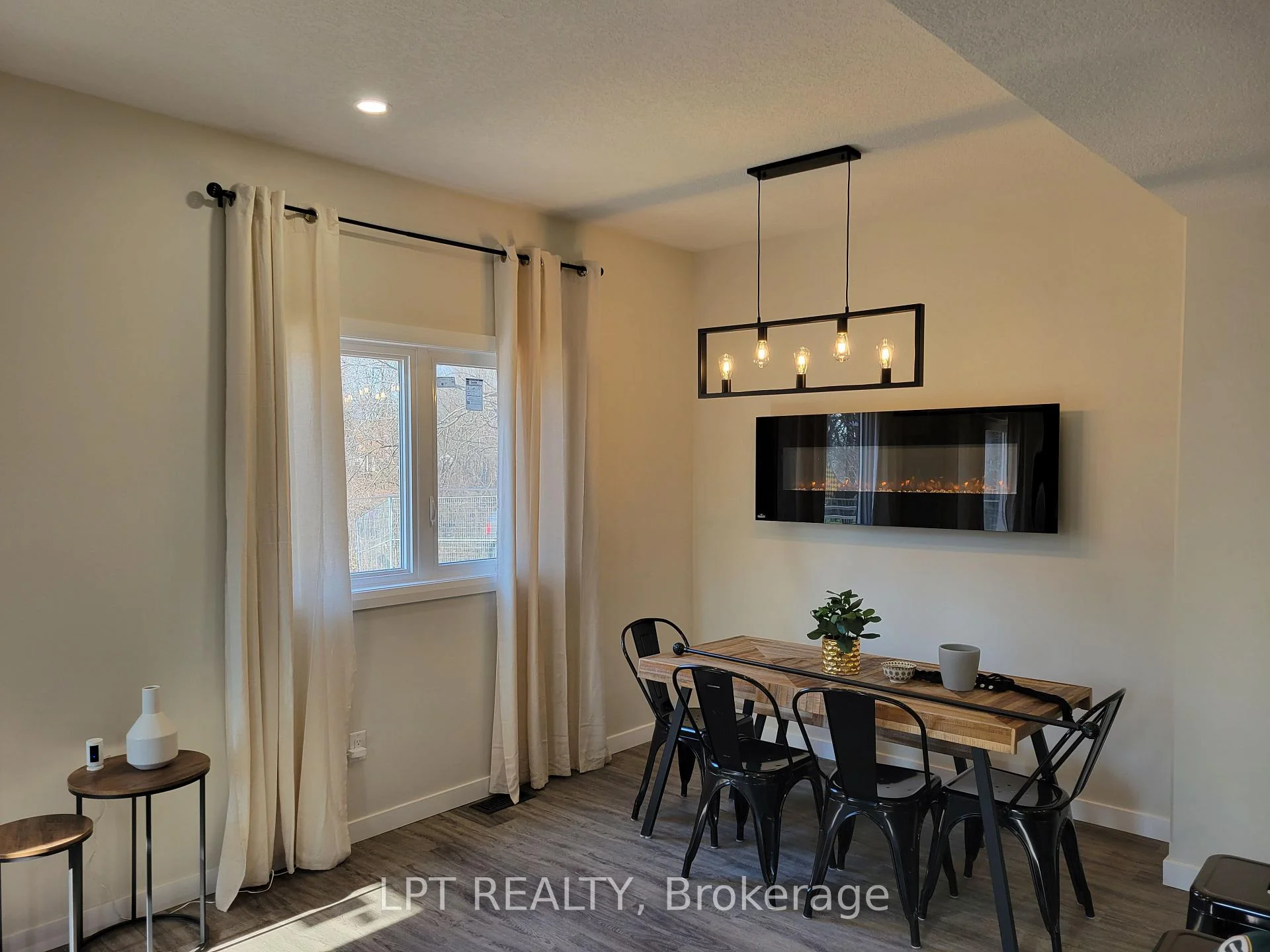 Photo 5 of 105 King Street E, Chatham-Kent — HOMEH