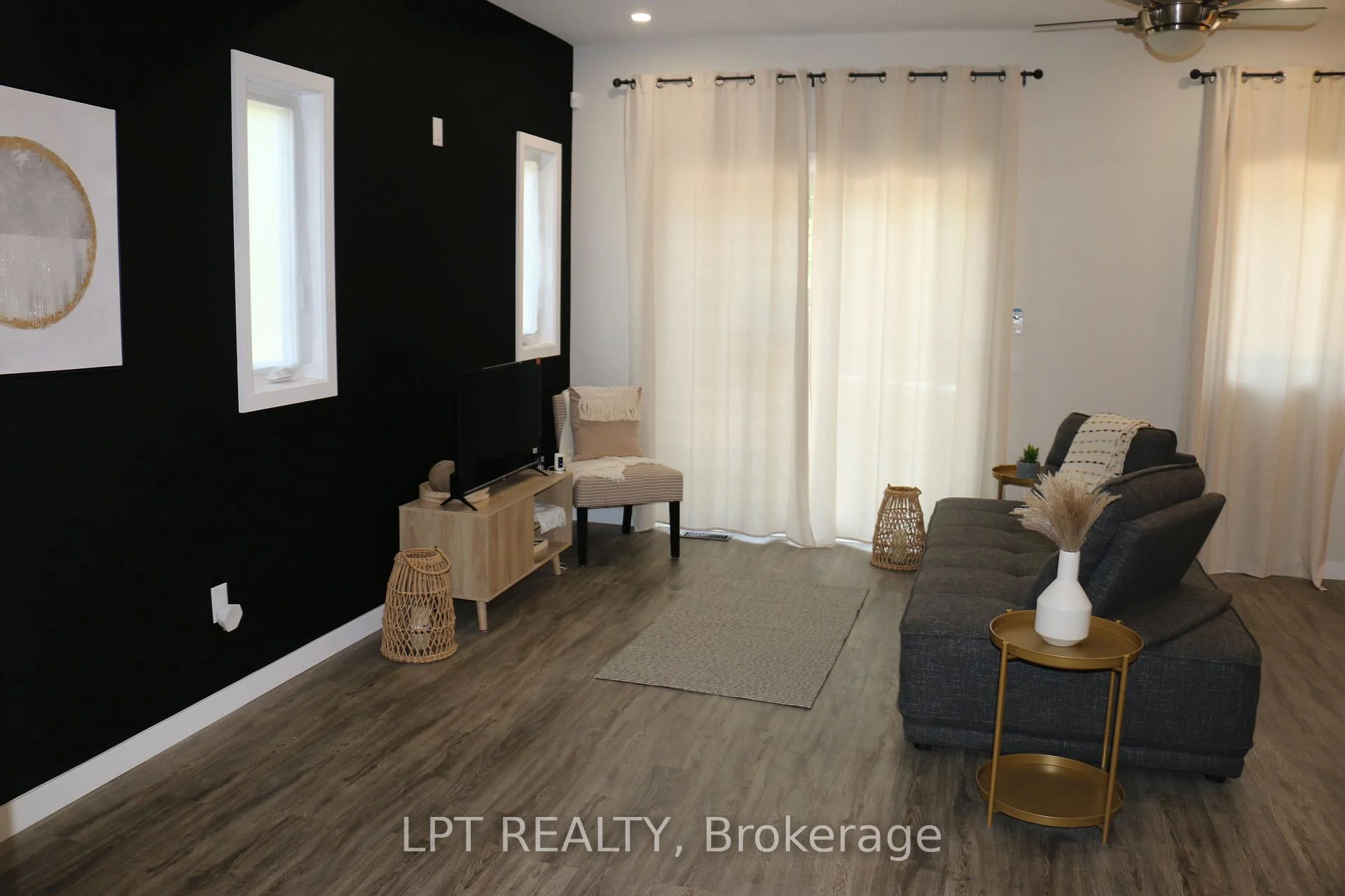 Photo 7 of 105 King Street E, Chatham-Kent — HOMEH