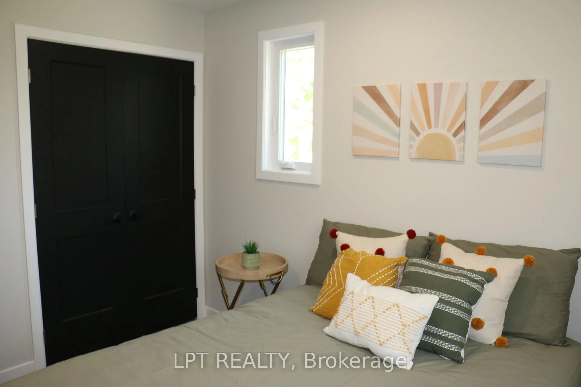 Photo 11 of 105 King Street E, Chatham-Kent — HOMEH
