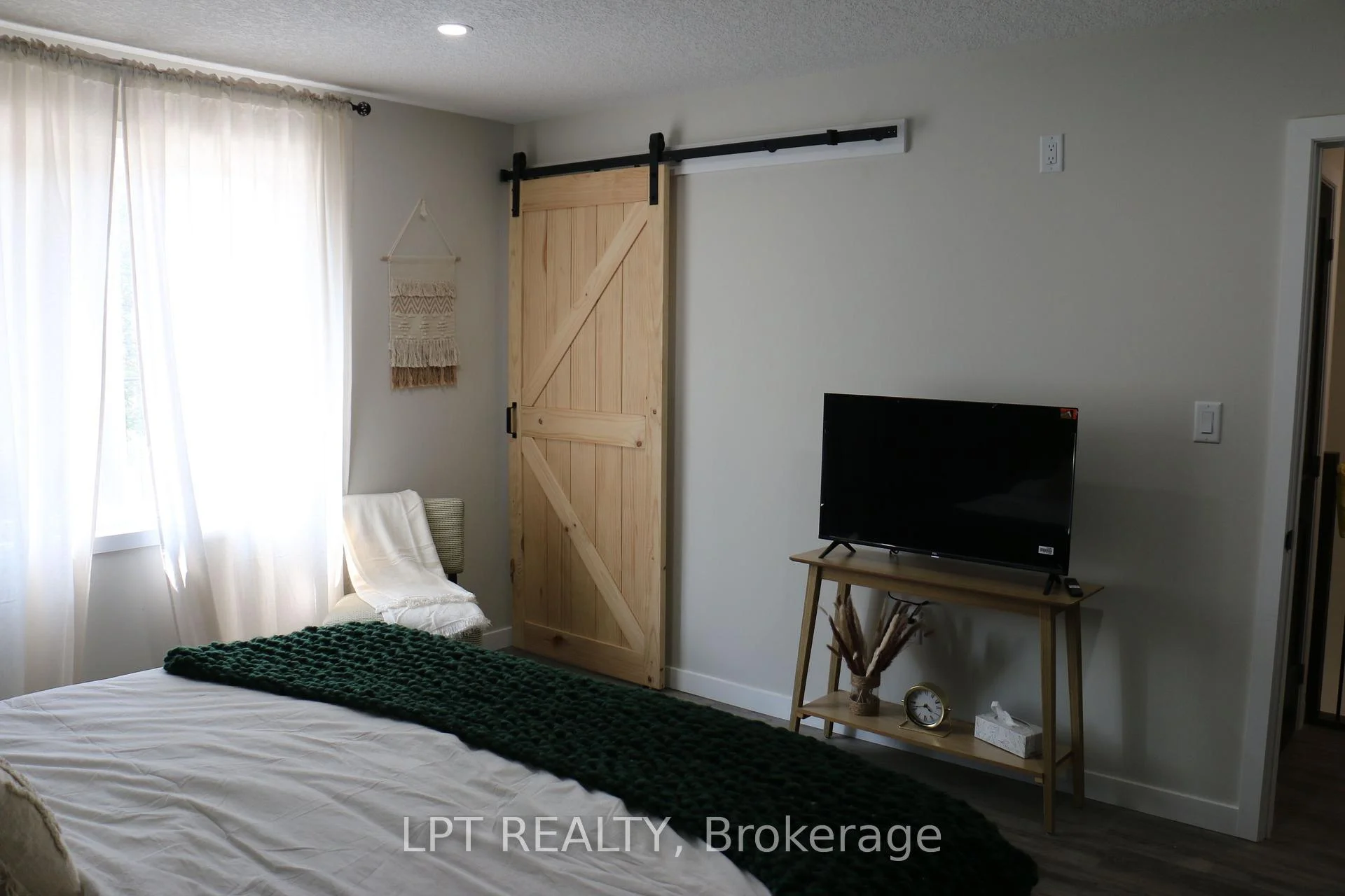 Photo 16 of 105 King Street E, Chatham-Kent — HOMEH