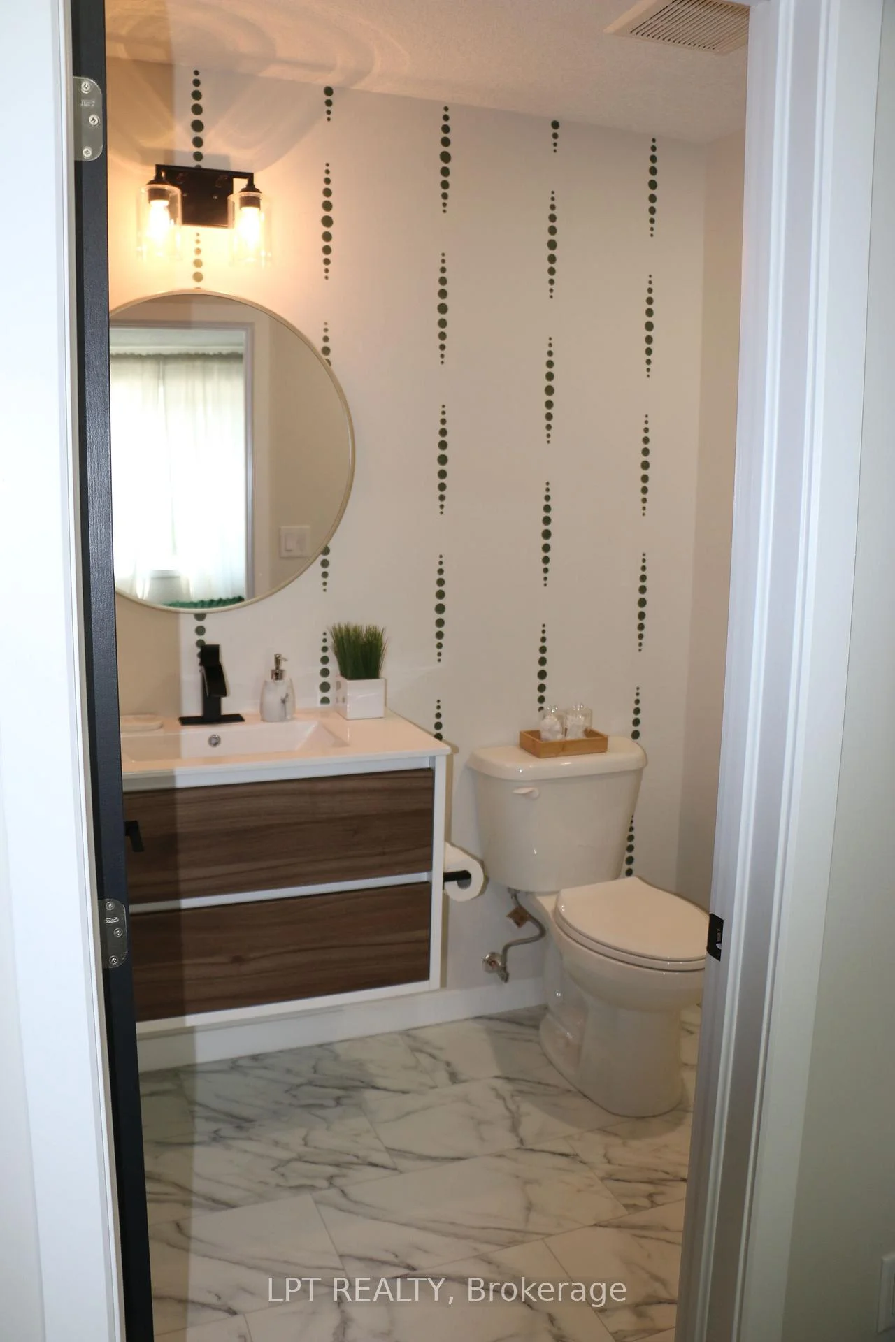 Photo 17 of 105 King Street E, Chatham-Kent — HOMEH