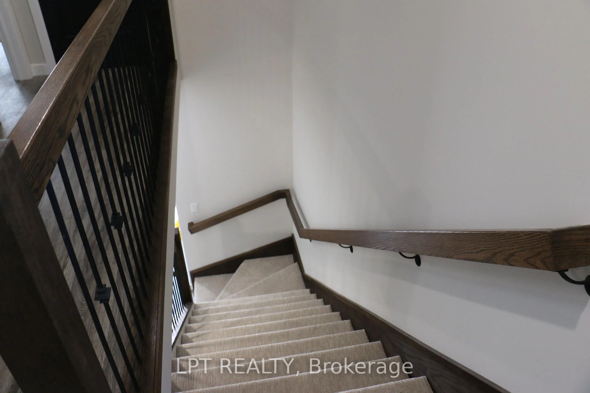 Photo 22 of 105 King Street E, Chatham-Kent — HOMEH