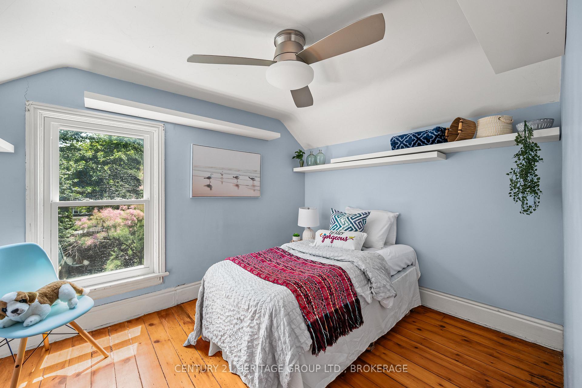 Photo 5 of 18 Pine Street, Kingston, East of Sir John A. Blvd — HOMEH