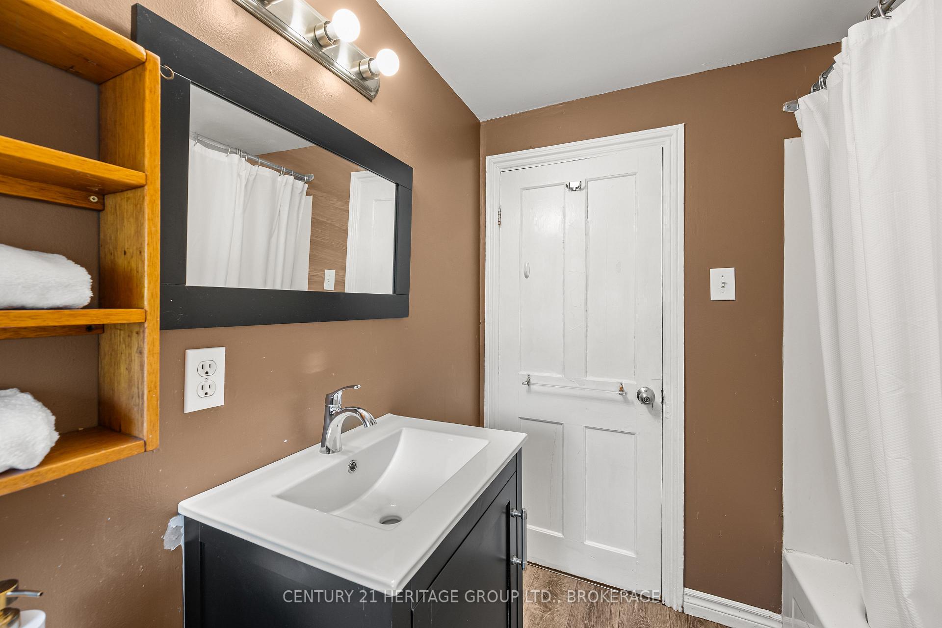 Photo 6 of 18 Pine Street, Kingston, East of Sir John A. Blvd — HOMEH