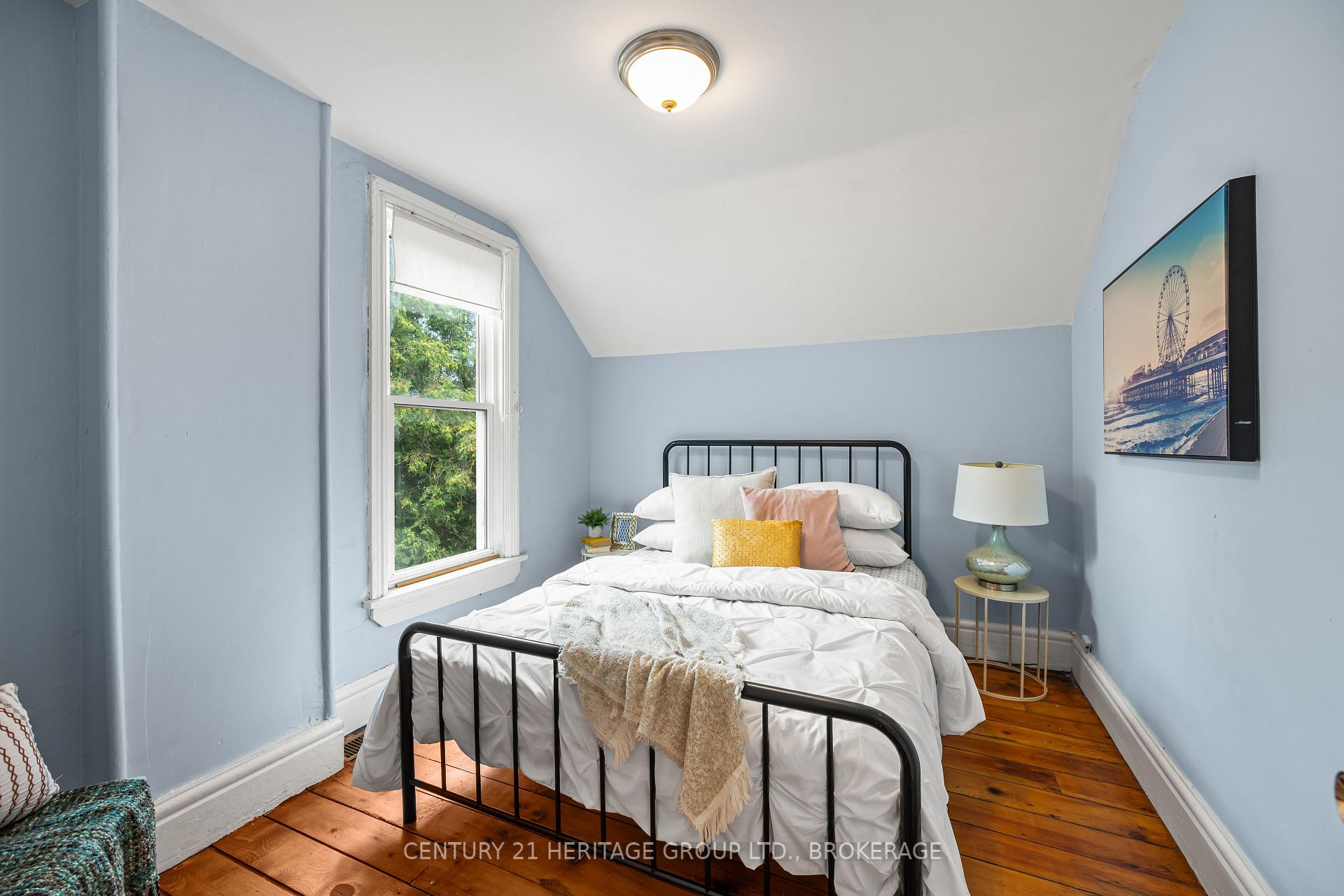 Photo 10 of 18 Pine Street, Kingston, East of Sir John A. Blvd — HOMEH